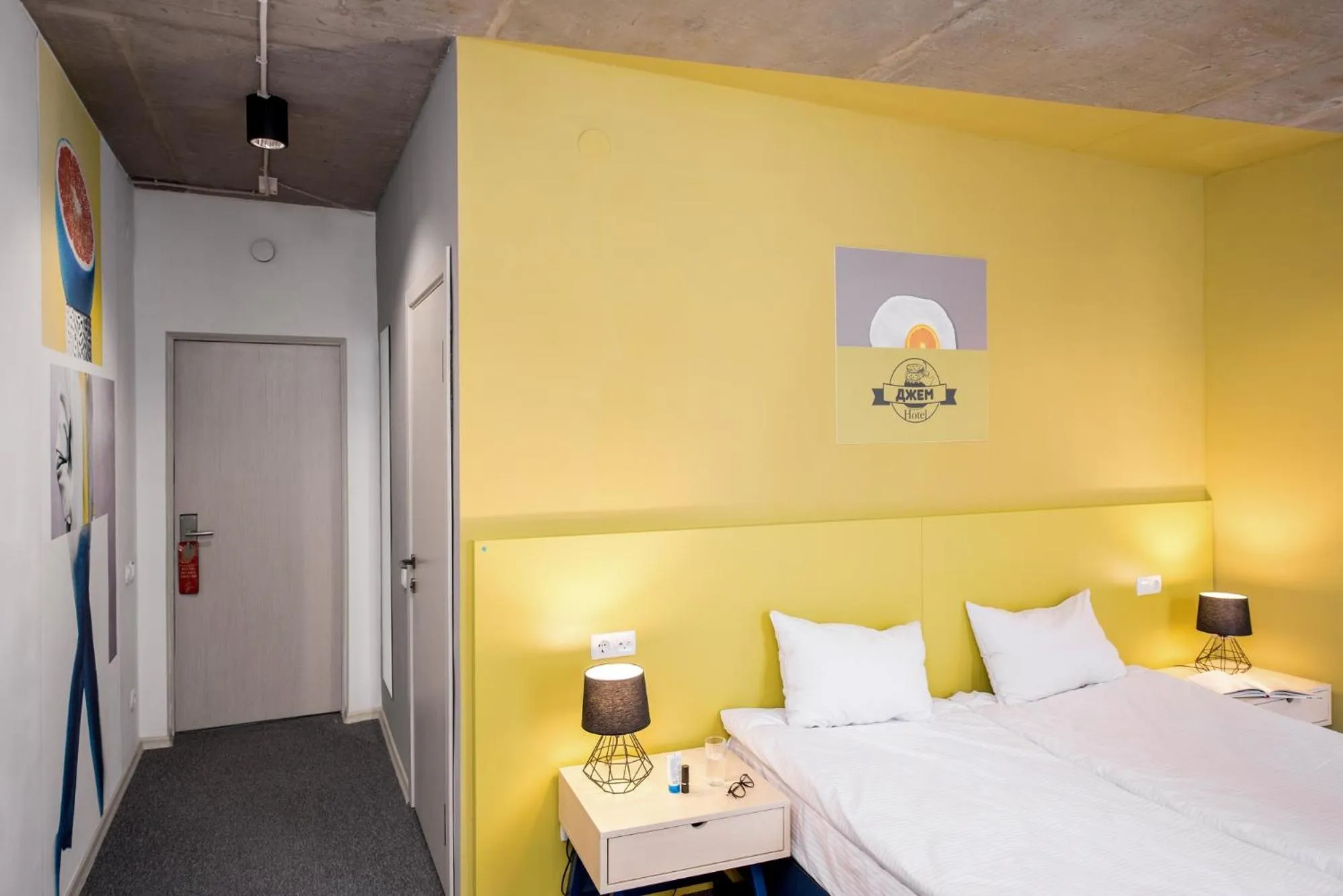 Photo of the whole room, Bed in Jam Hotel Hnatyuka