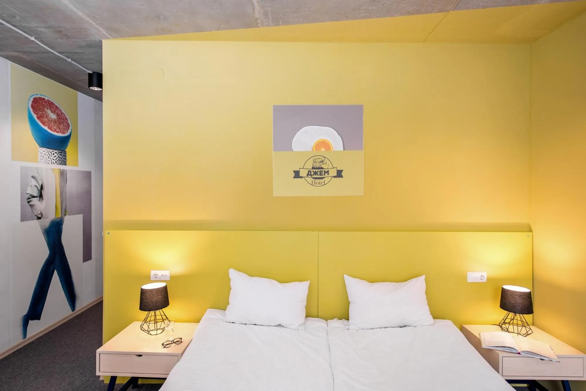 Photo of the whole room, Bed in Jam Hotel Hnatyuka