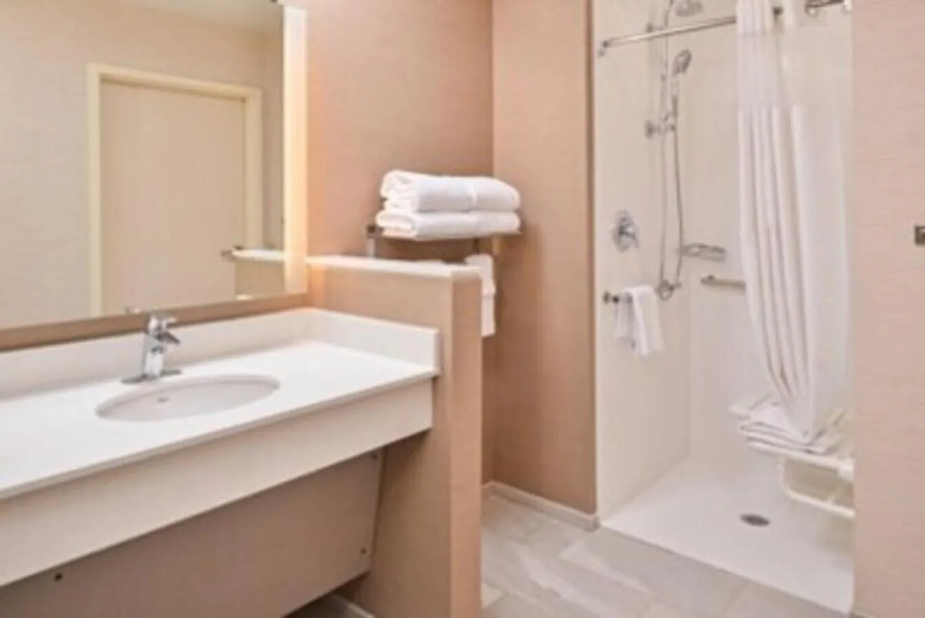 Shower in Fairfield Inn & Suites by Marriott Eugene East/Springfield