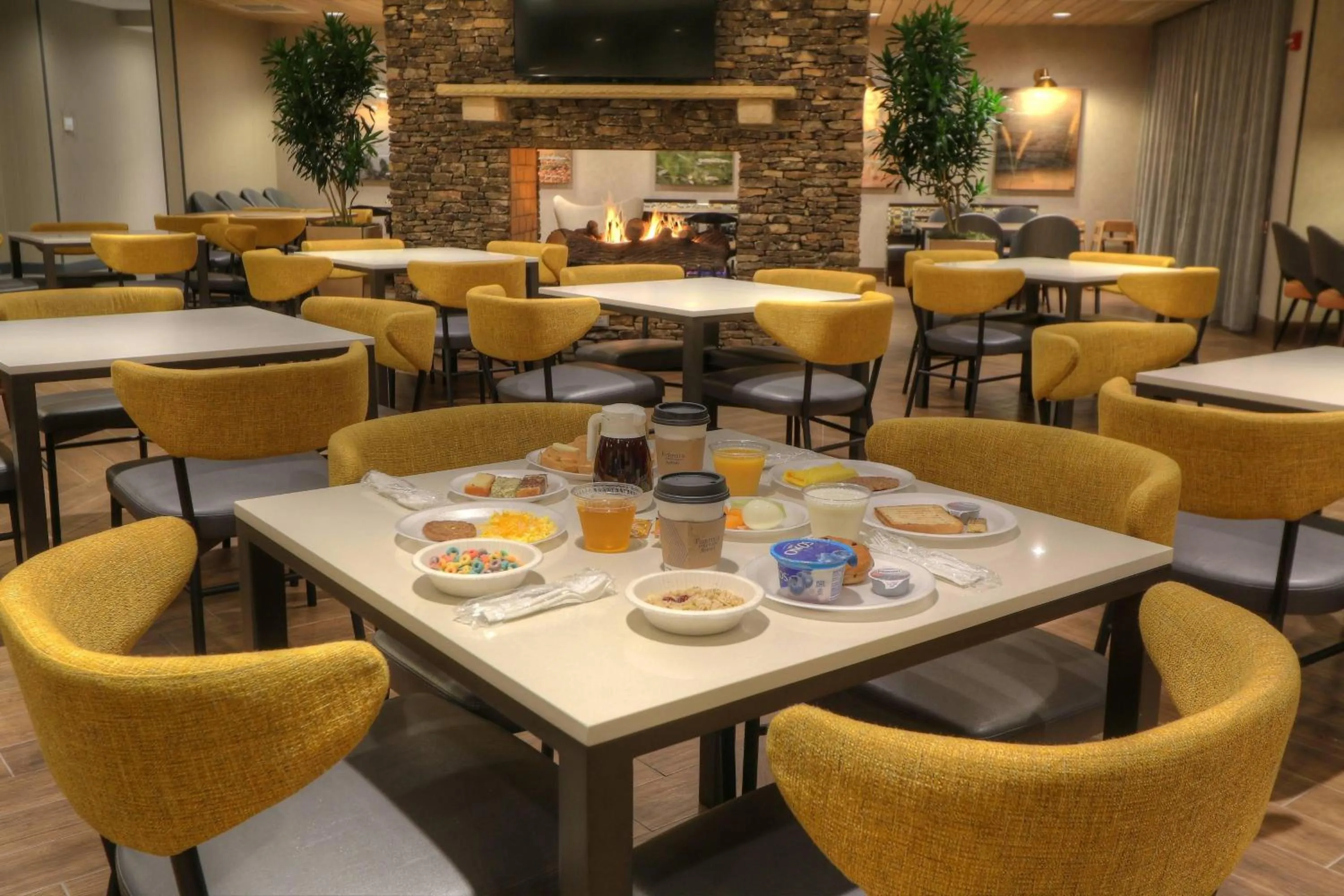 Restaurant/places to eat in Fairfield Inn & Suites by Marriott Gatlinburg Downtown