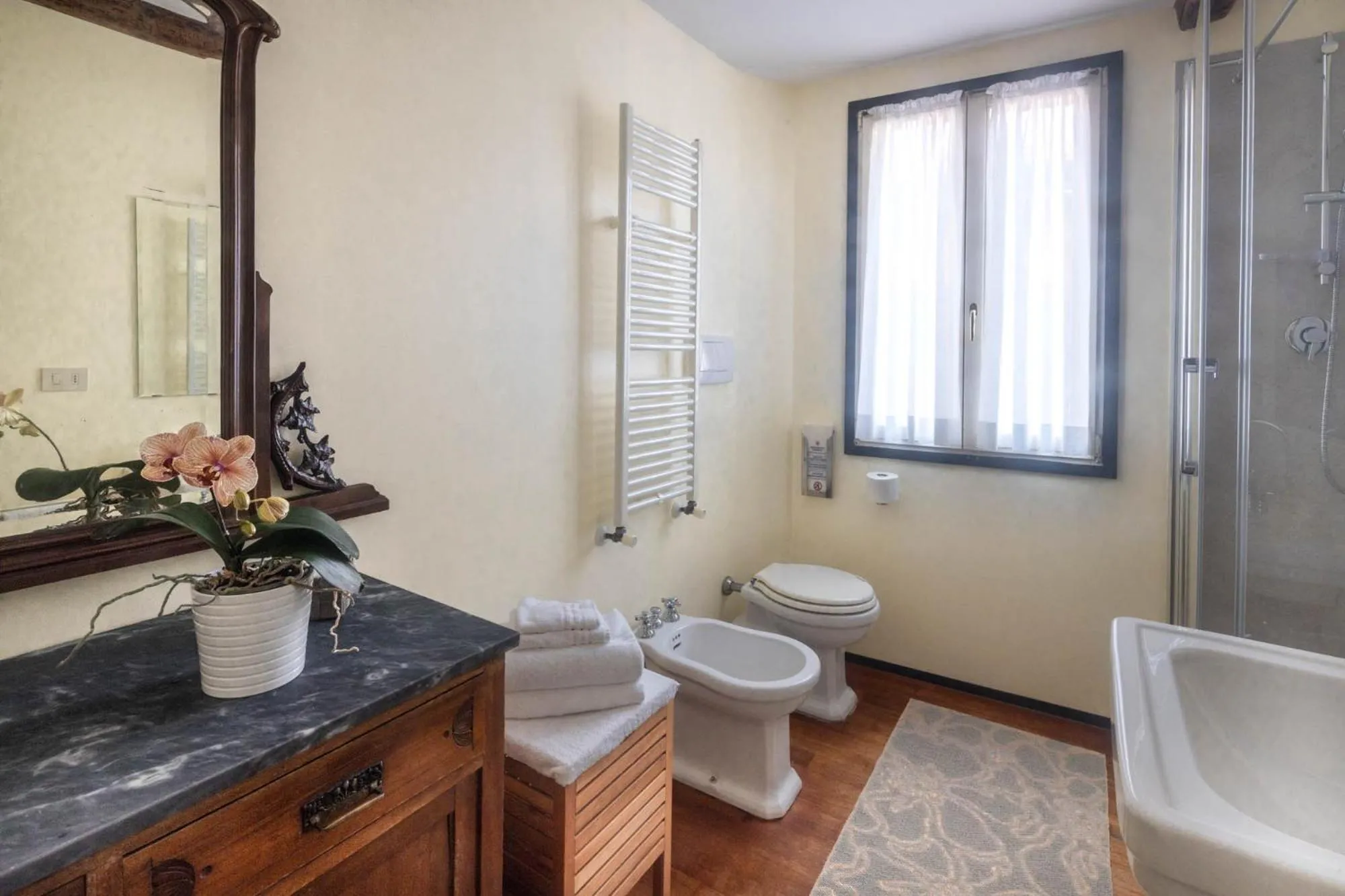 Shower in Campiello Zen B&B