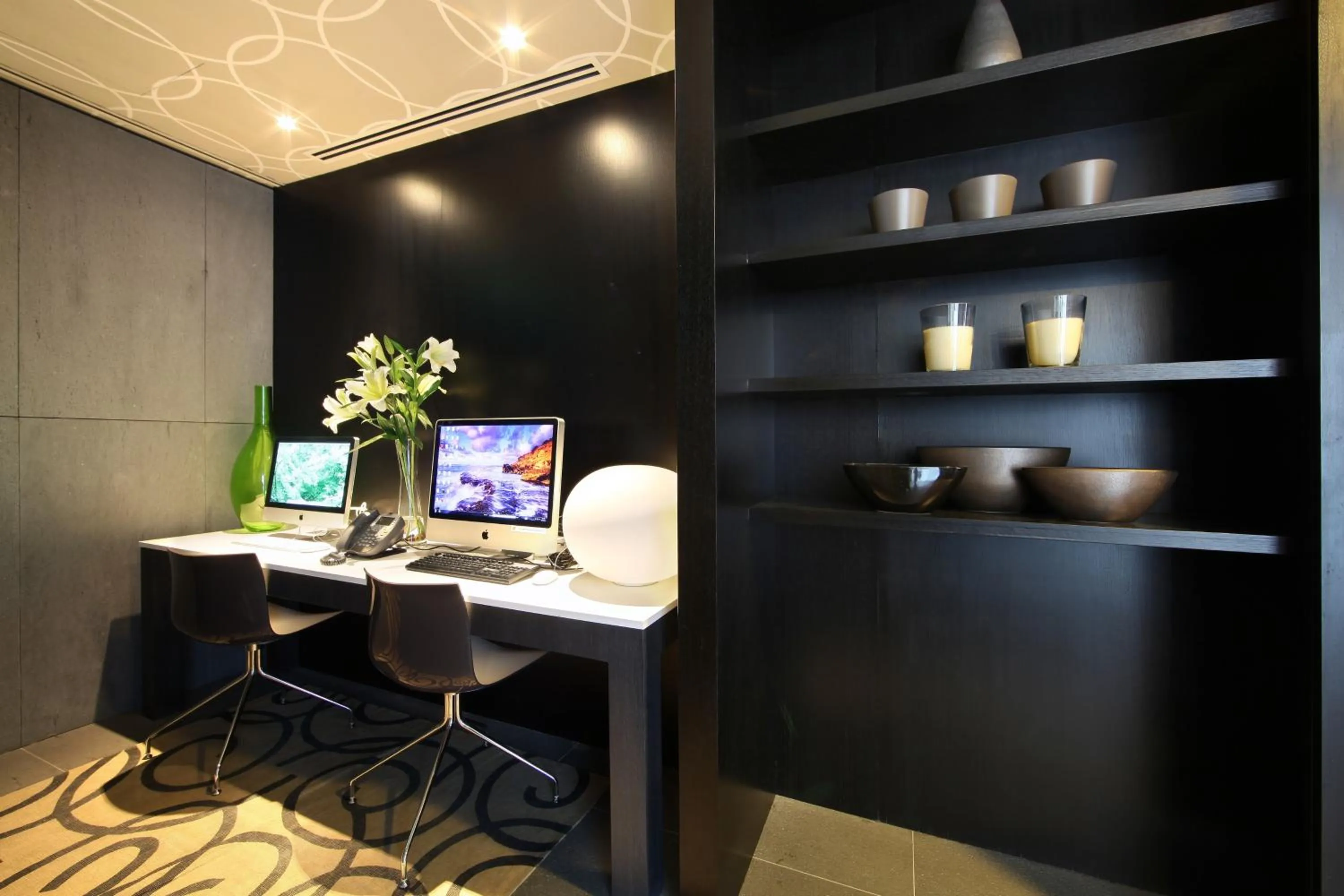 Business facilities in Pan Pacific Serviced Suites Orchard, Singapore