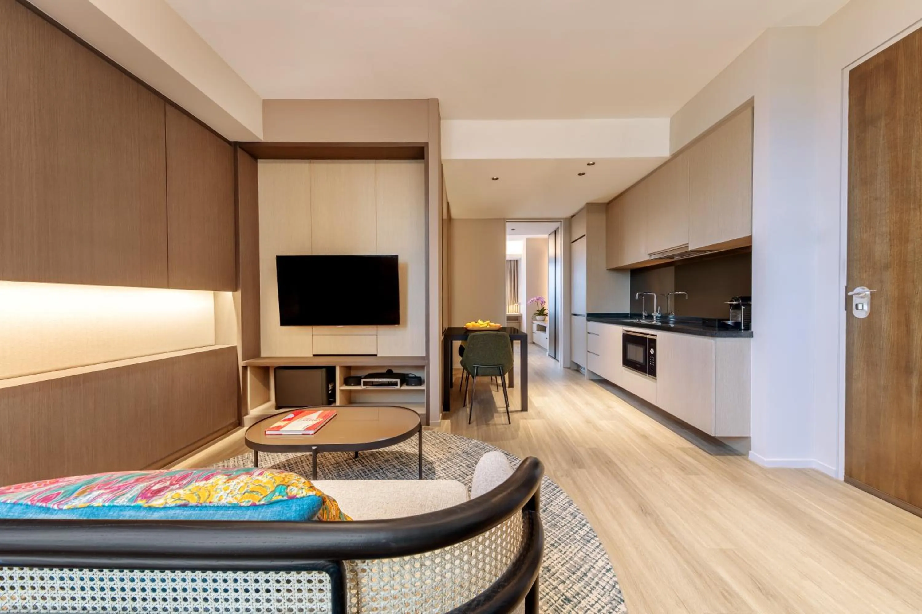 TV and multimedia in Pan Pacific Serviced Suites Orchard, Singapore