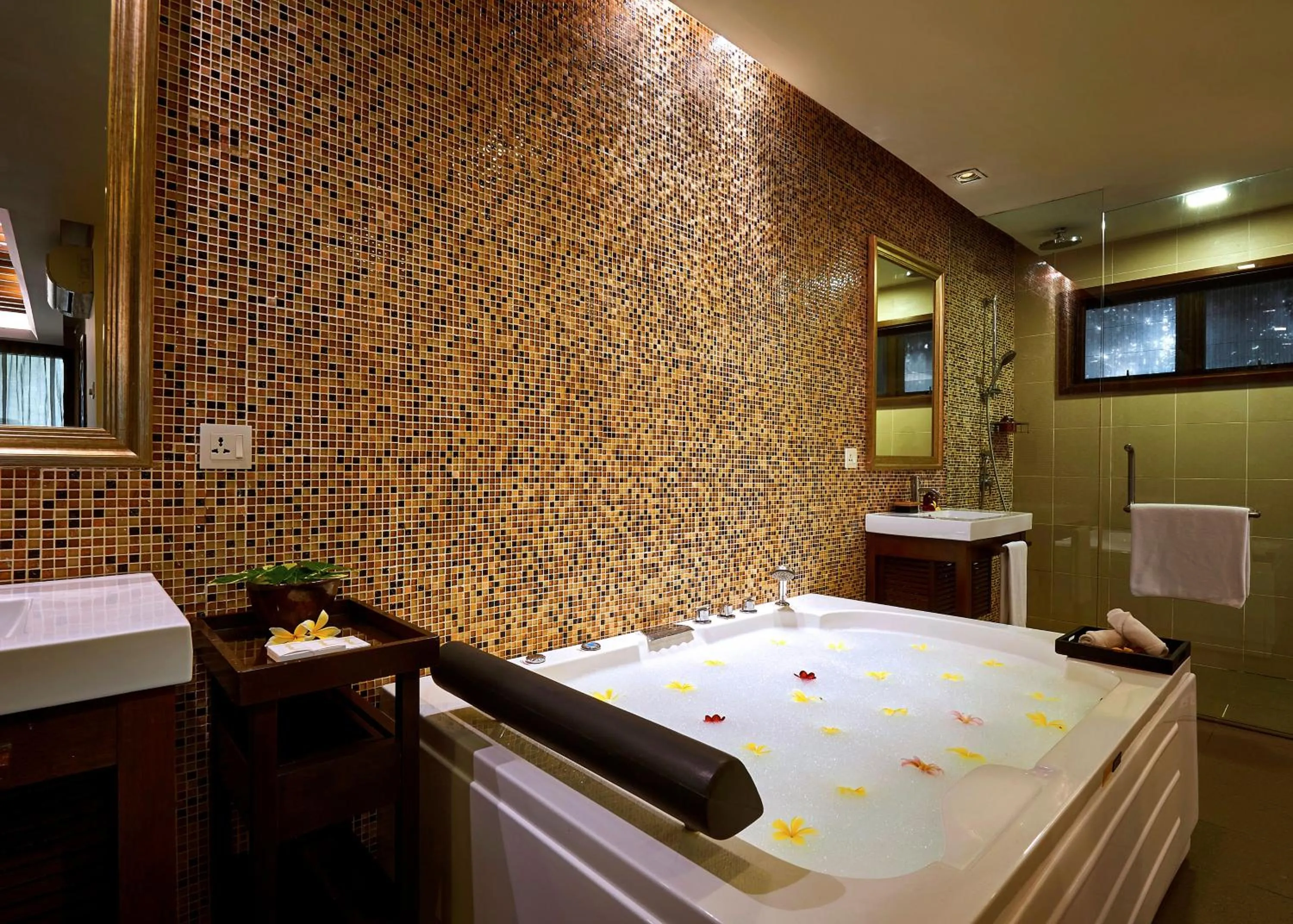 Hot Tub in The Taaras Beach & Spa Resort