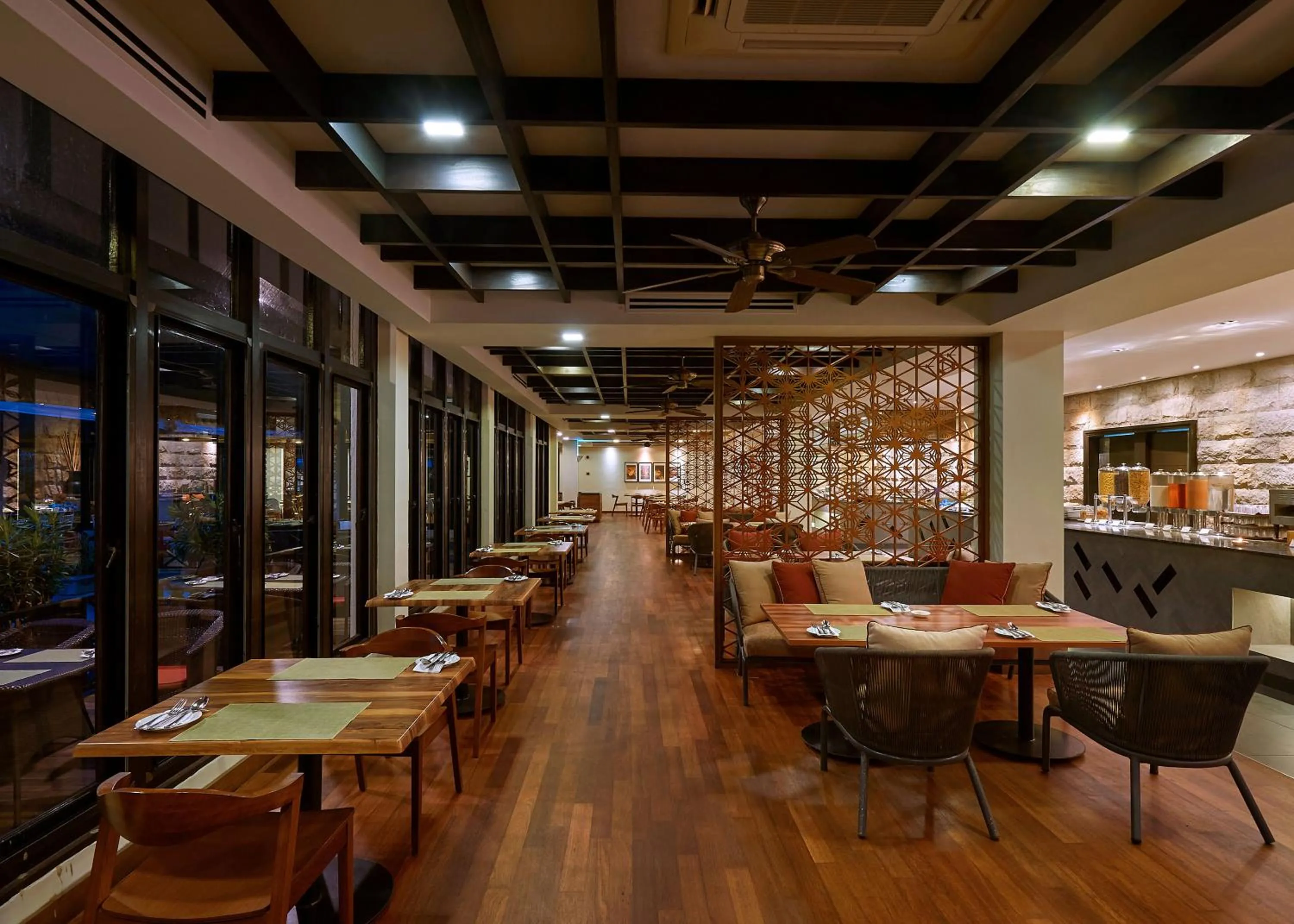 Restaurant/places to eat in The Taaras Beach & Spa Resort