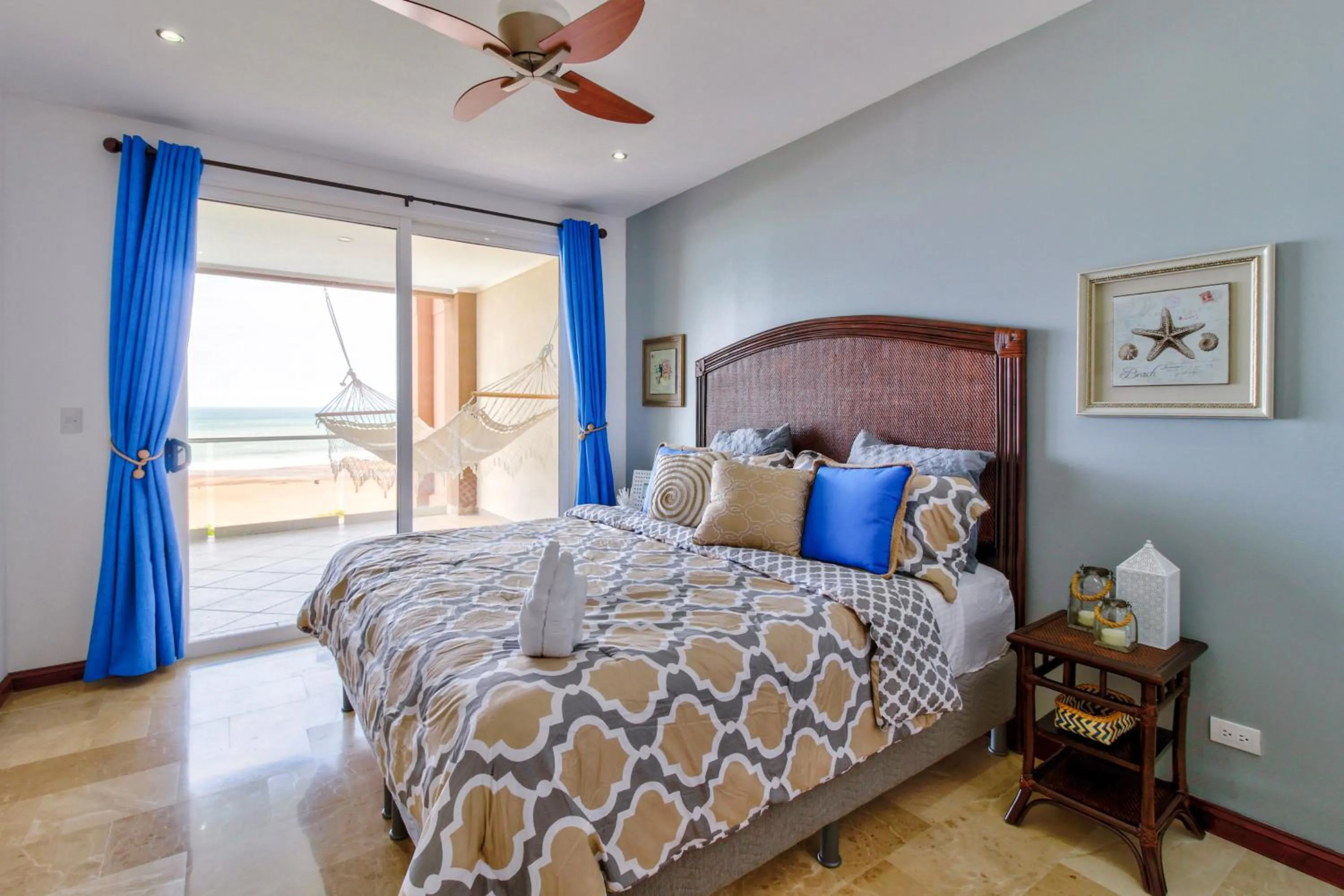 Bed in Breakwater Point 602