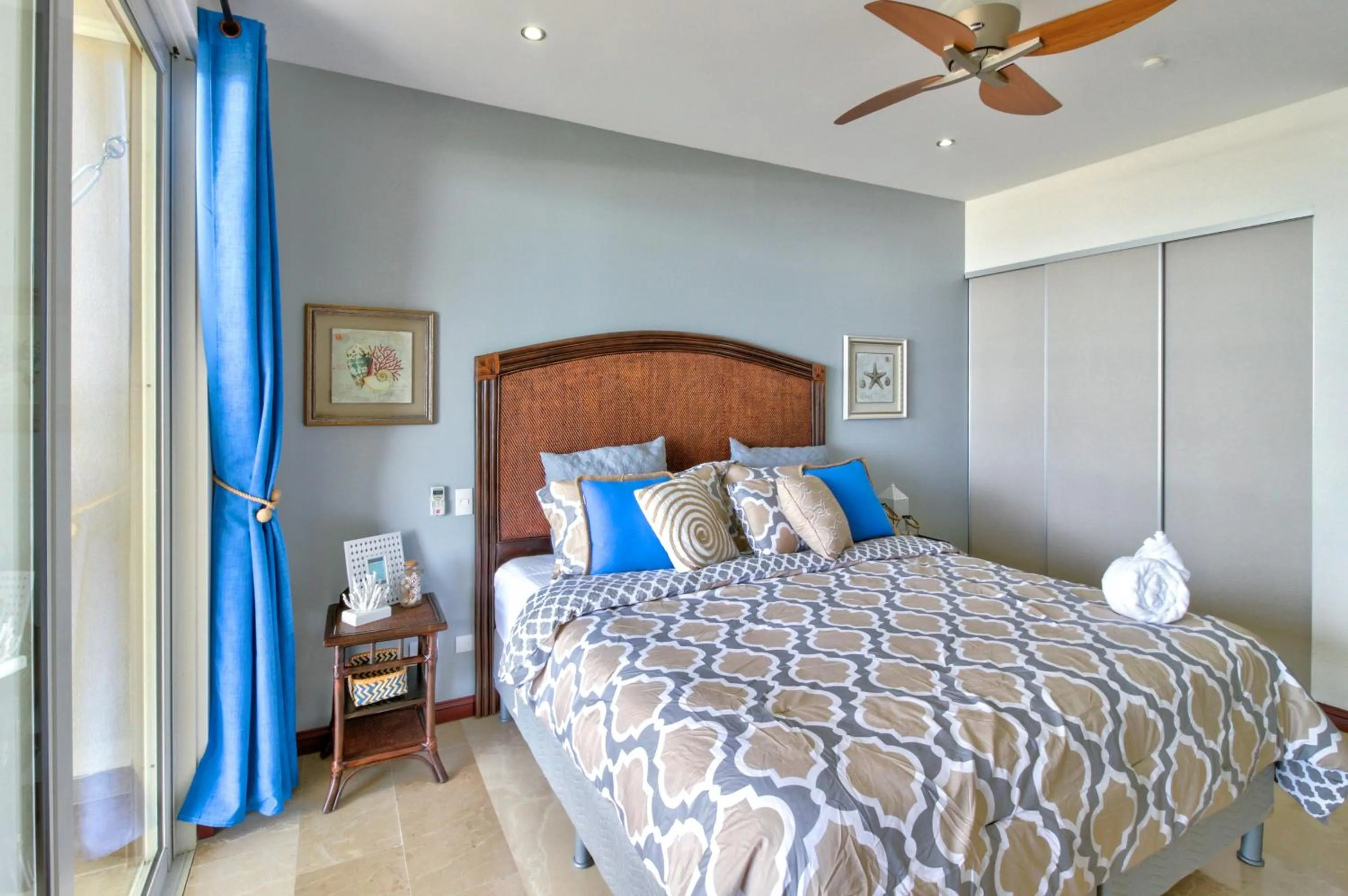 Bed in Breakwater Point 602