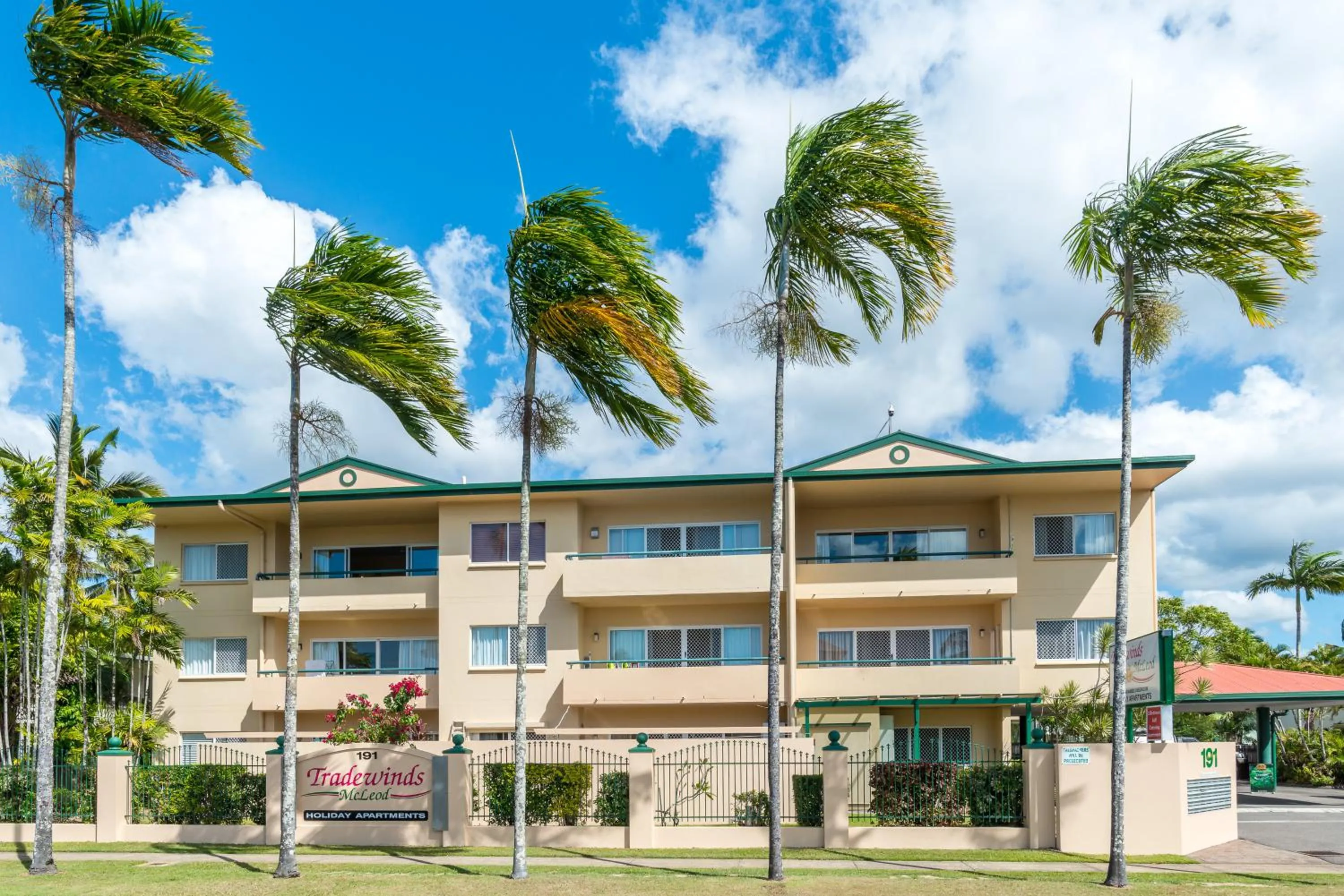 Tradewinds McLeod Holiday Apartments
