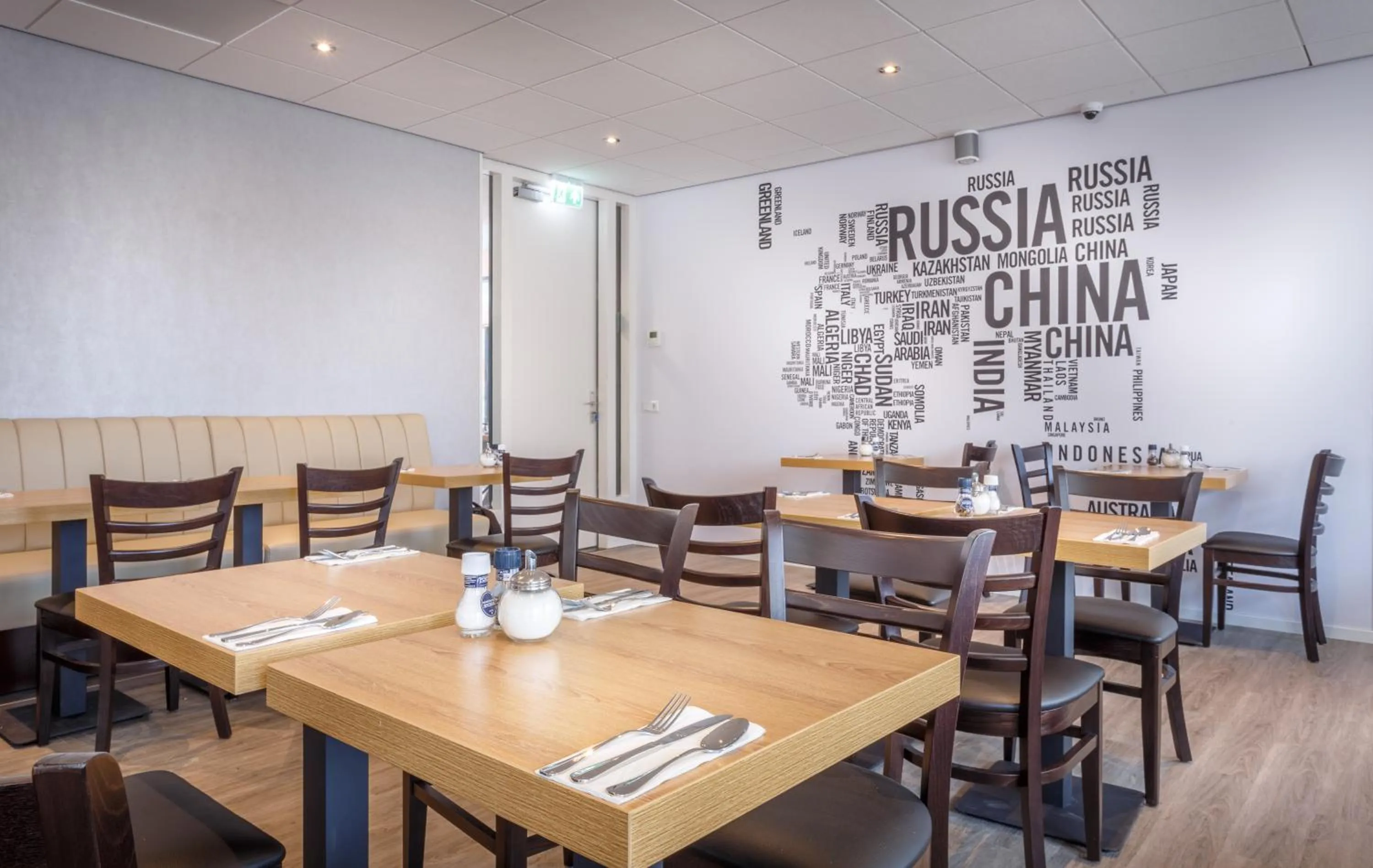 Restaurant/places to eat in Joy Hotel