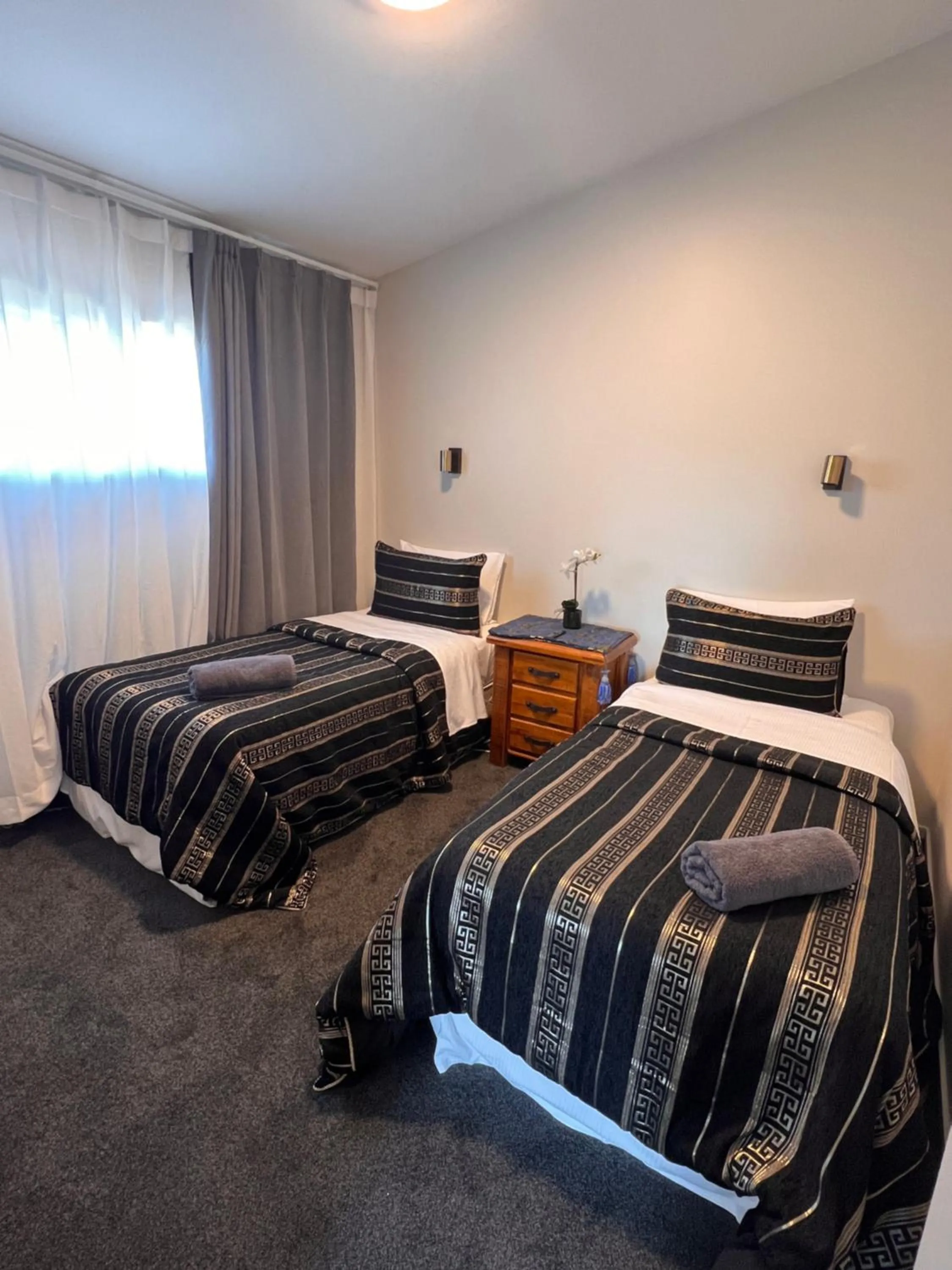 Bed in Willowbank Motel