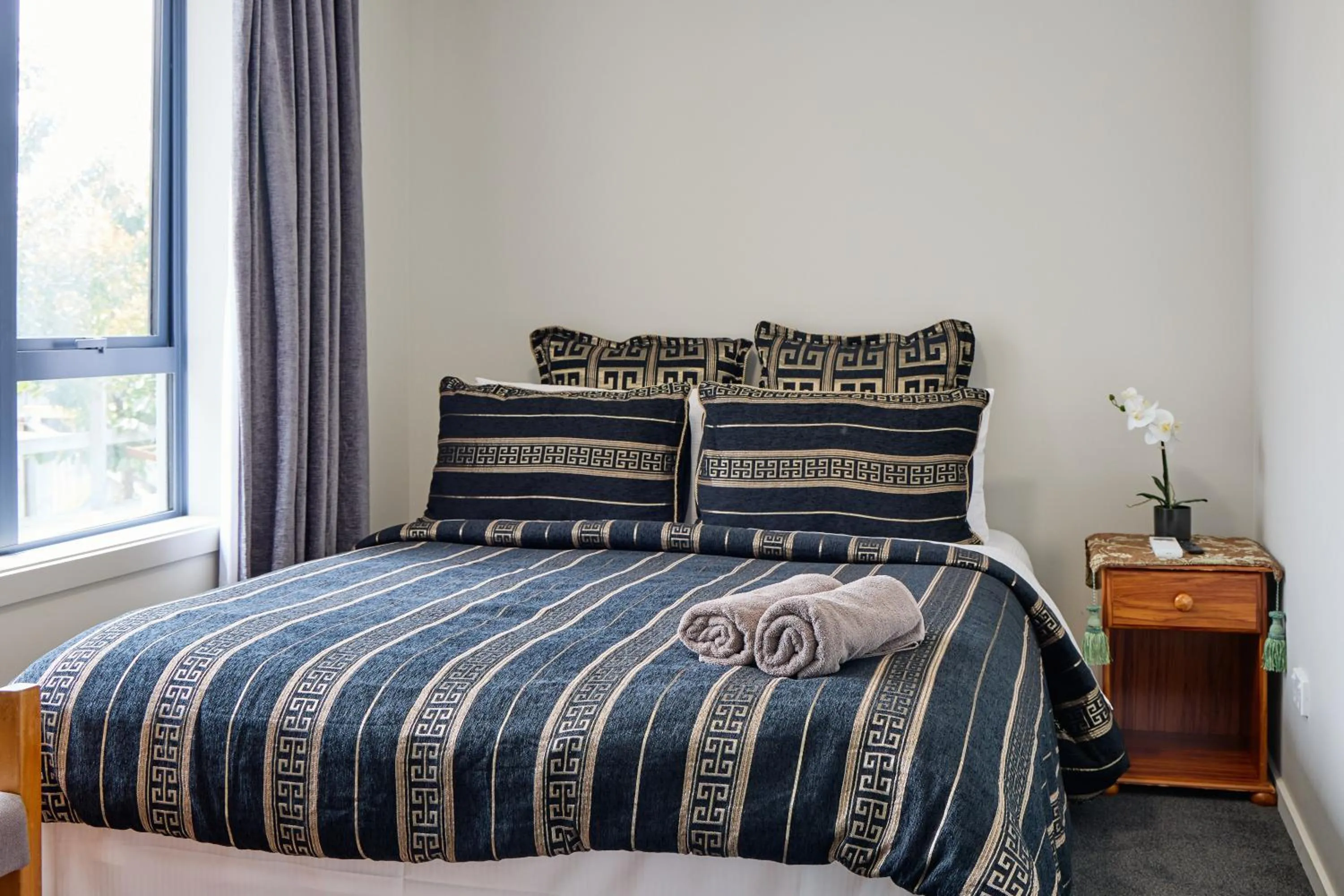 Bed in Willowbank Motel