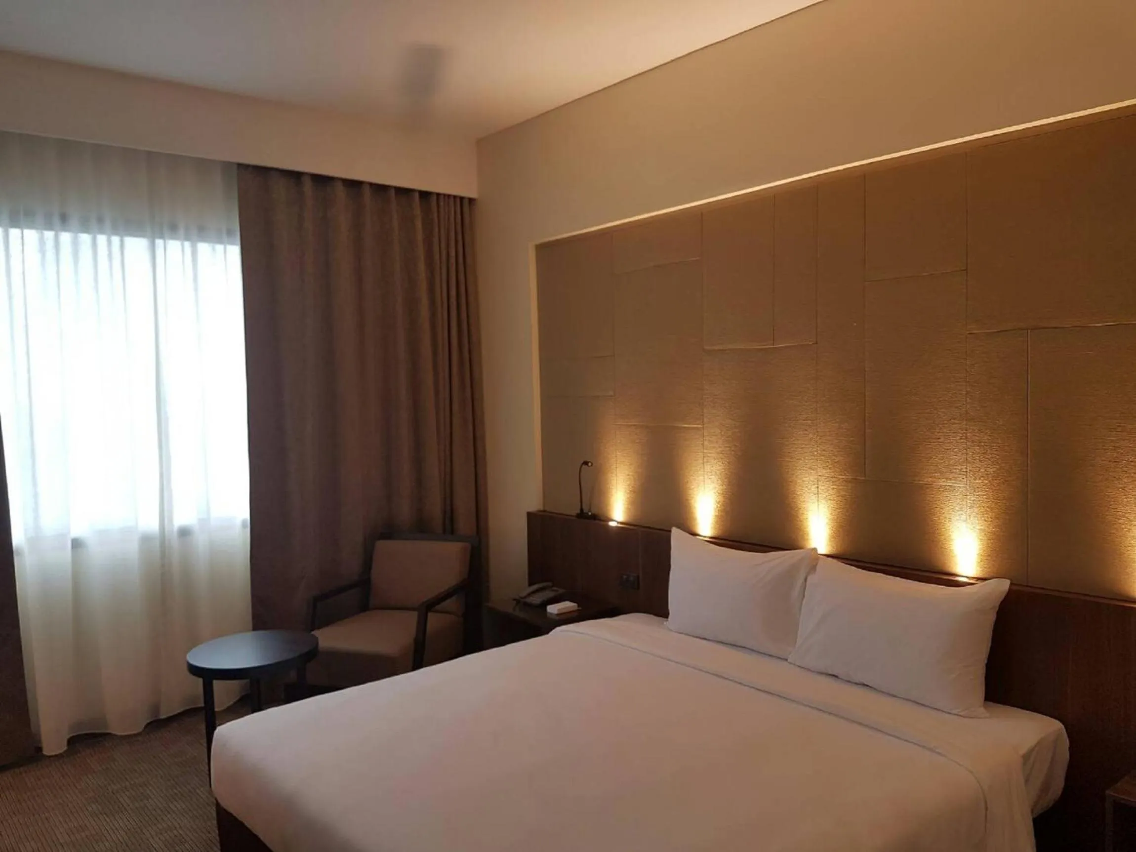 Bedroom, Bed in Louis Tavern Hotel