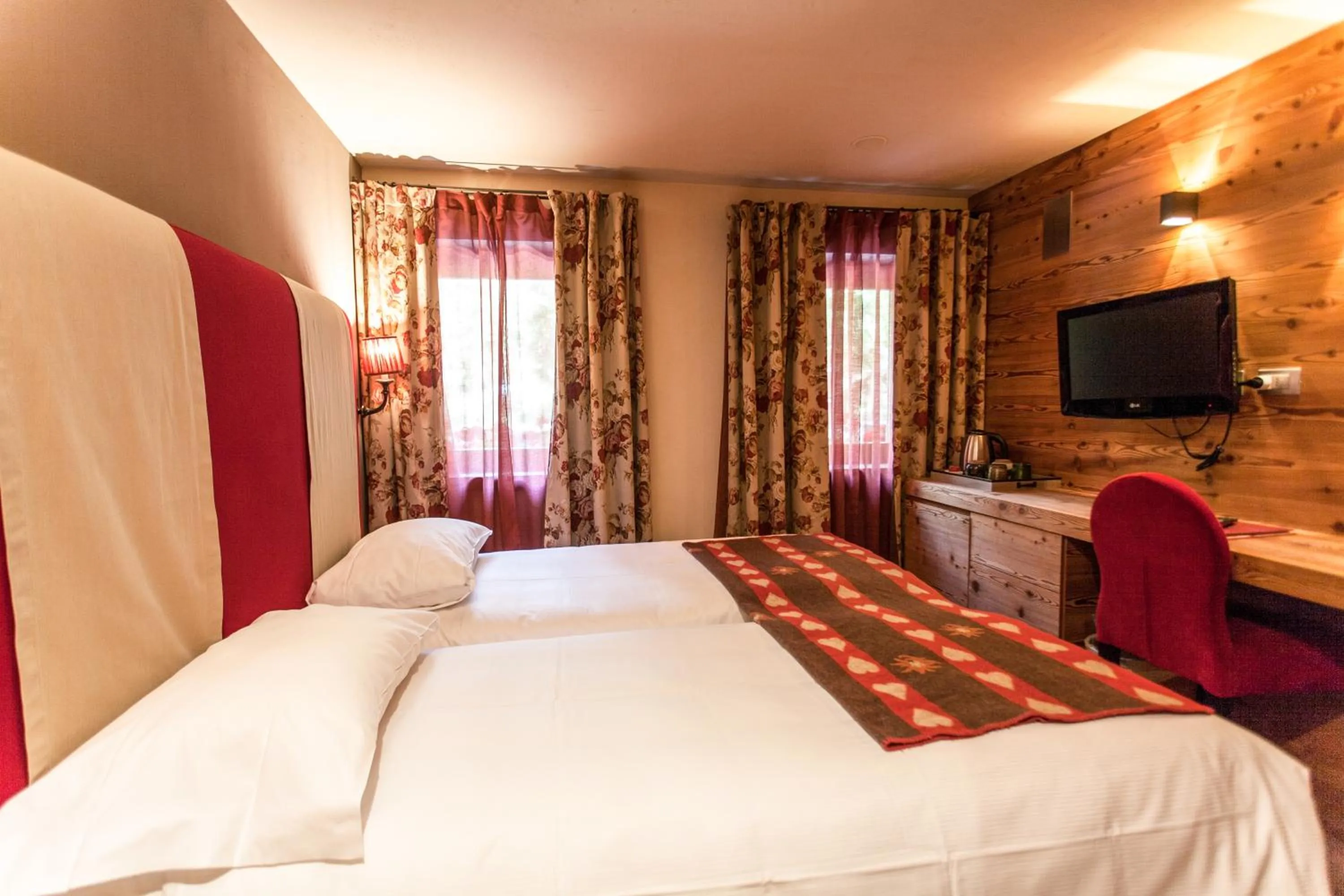 Bedroom, Bed in Chalet Eden Eco Hotel, Restaurant & Wellness