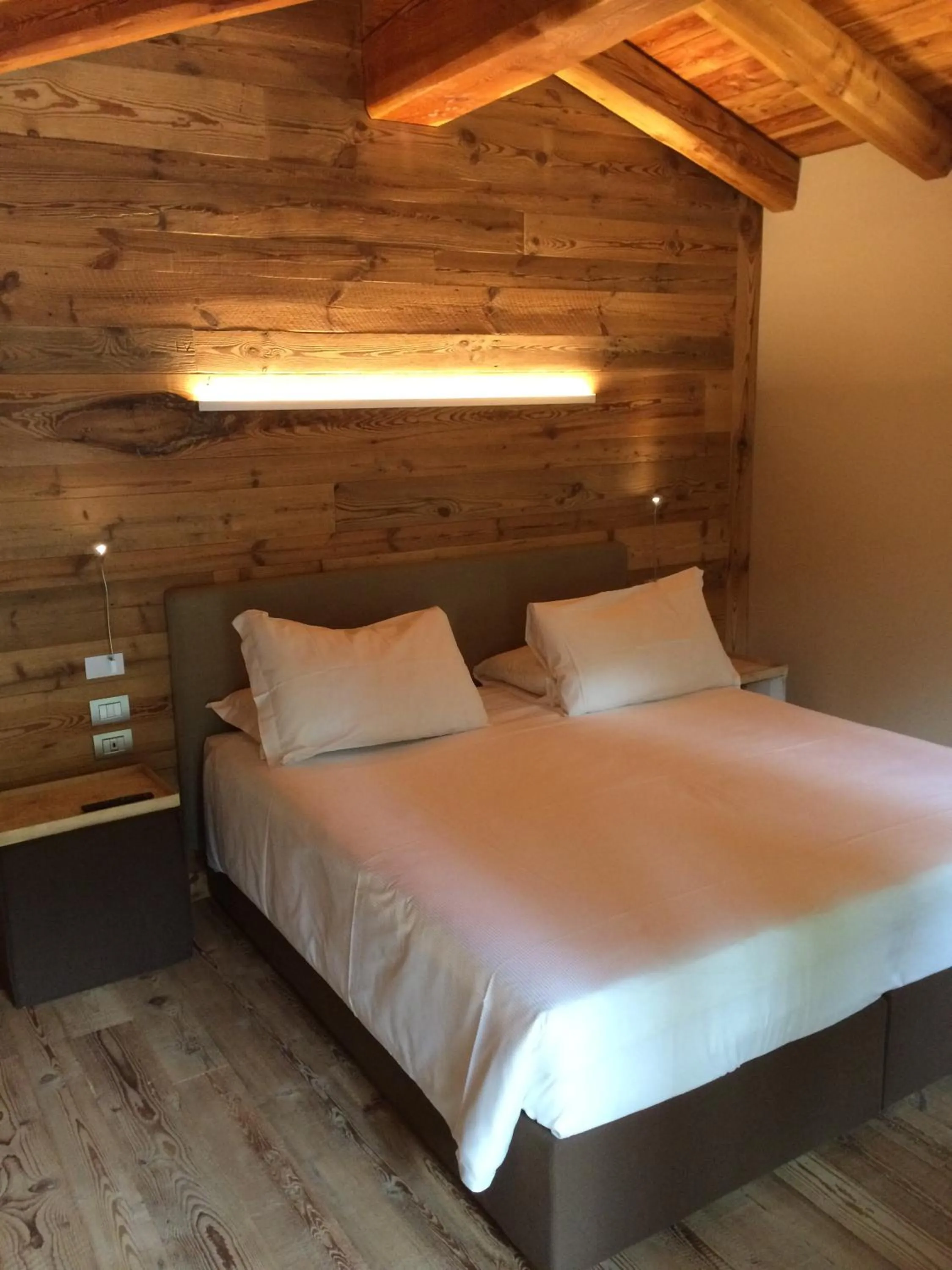 Photo of the whole room, Bed in Chalet Eden Eco Hotel, Restaurant & Wellness