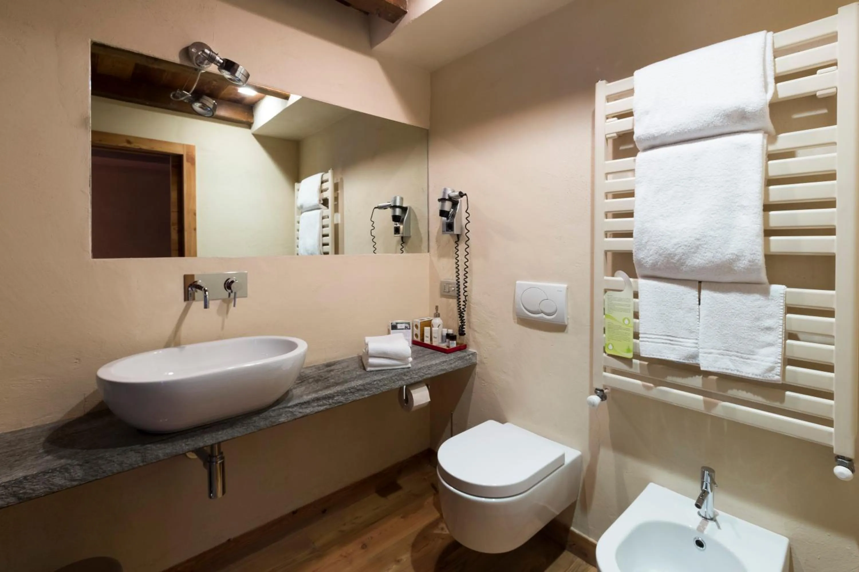 Bathroom in Chalet Eden Eco Hotel, Restaurant & Wellness