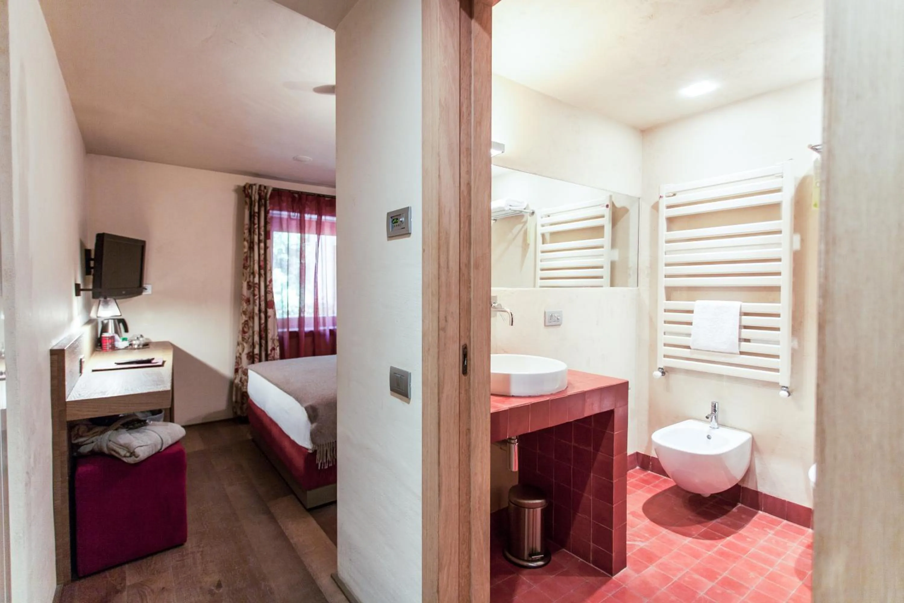 Bathroom, Bed in Chalet Eden Eco Hotel, Restaurant & Wellness