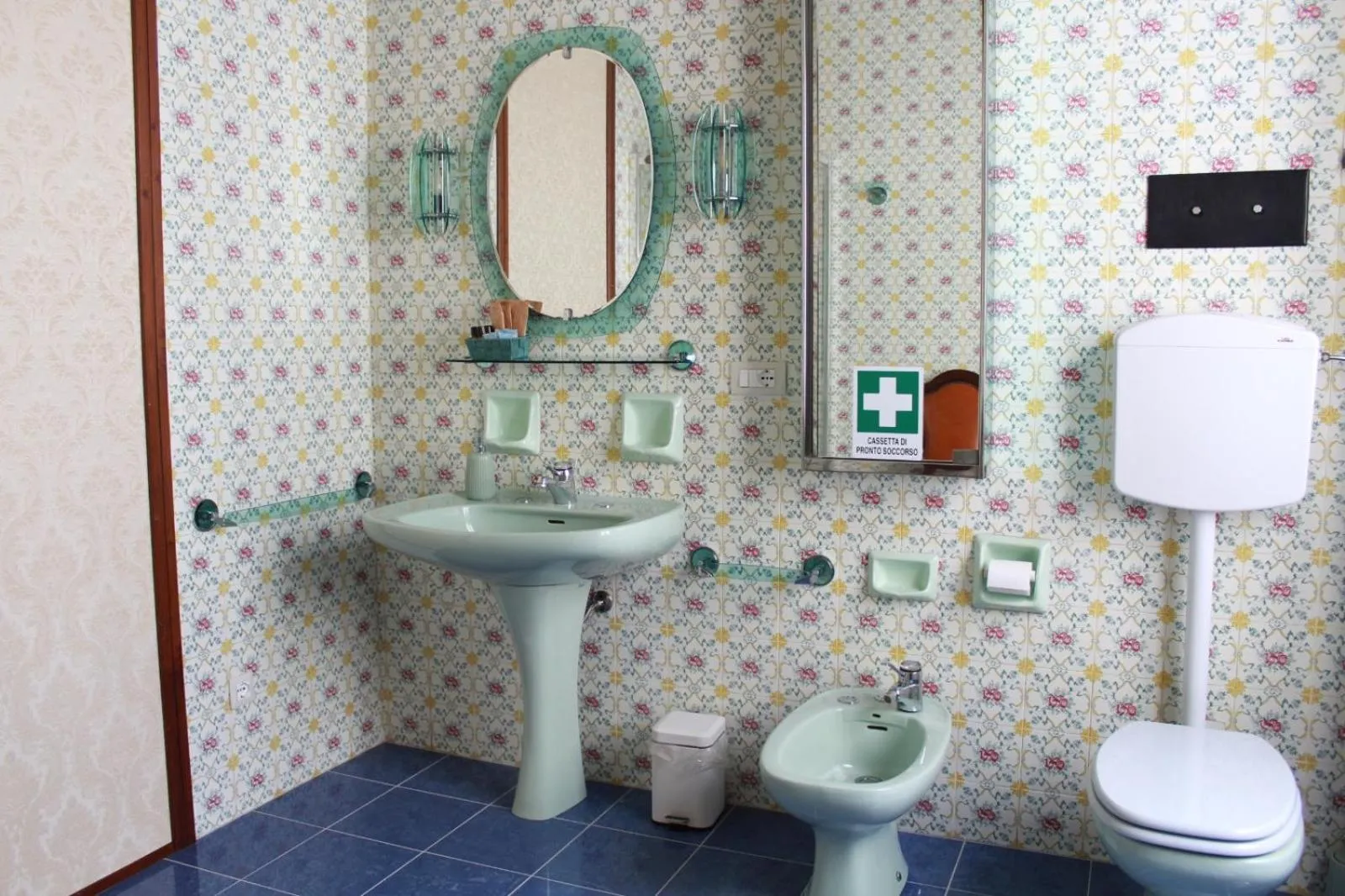 Toilet in Bed & Breakfast OttoQuadri