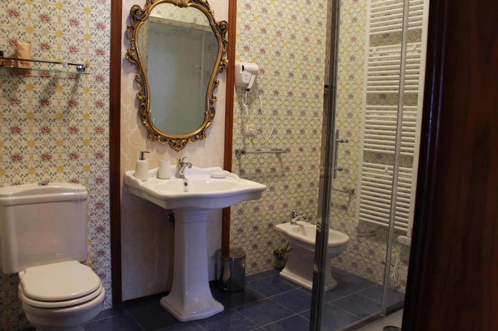 Shower in Bed & Breakfast OttoQuadri