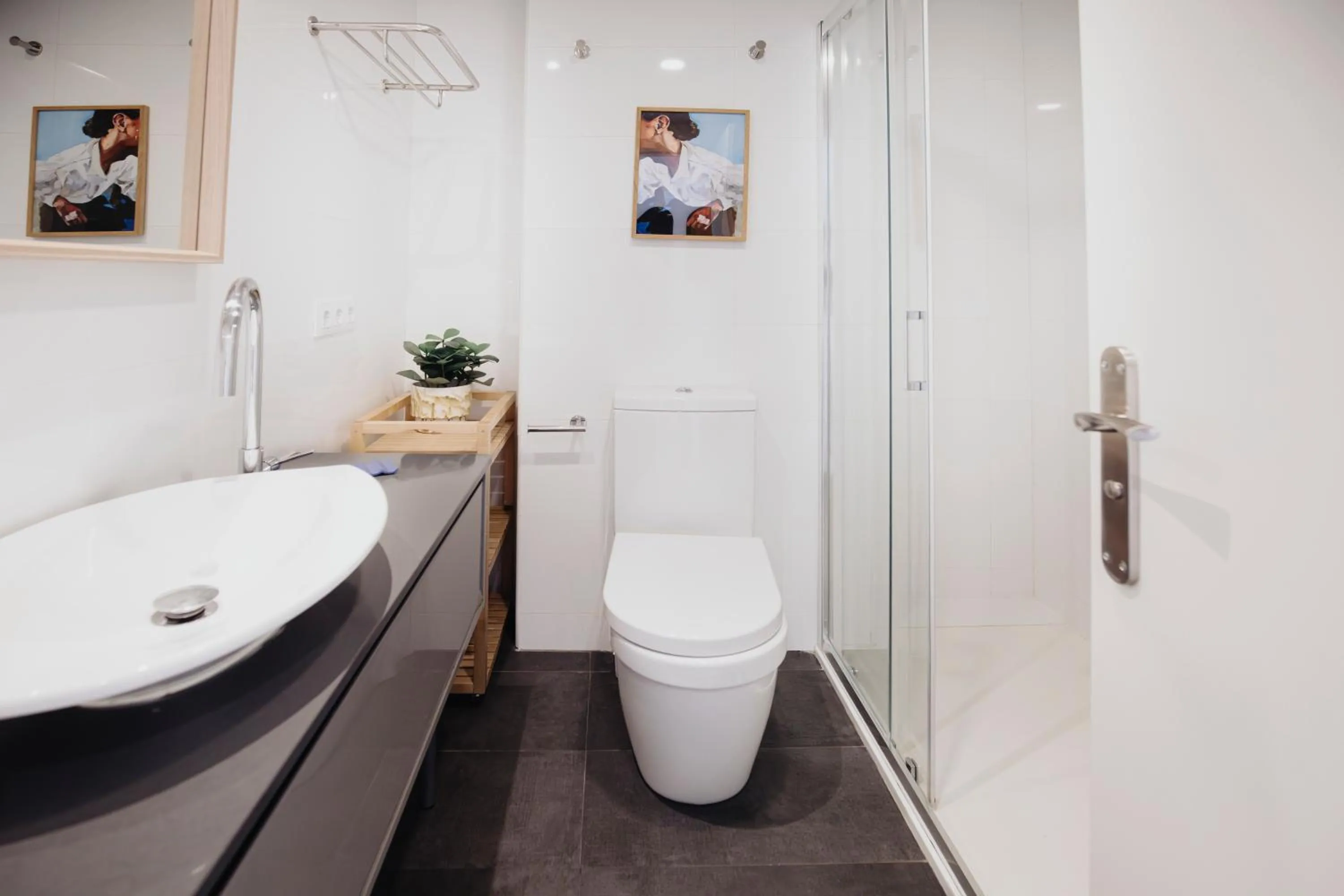 Shower in Aspasios Atocha Apartments