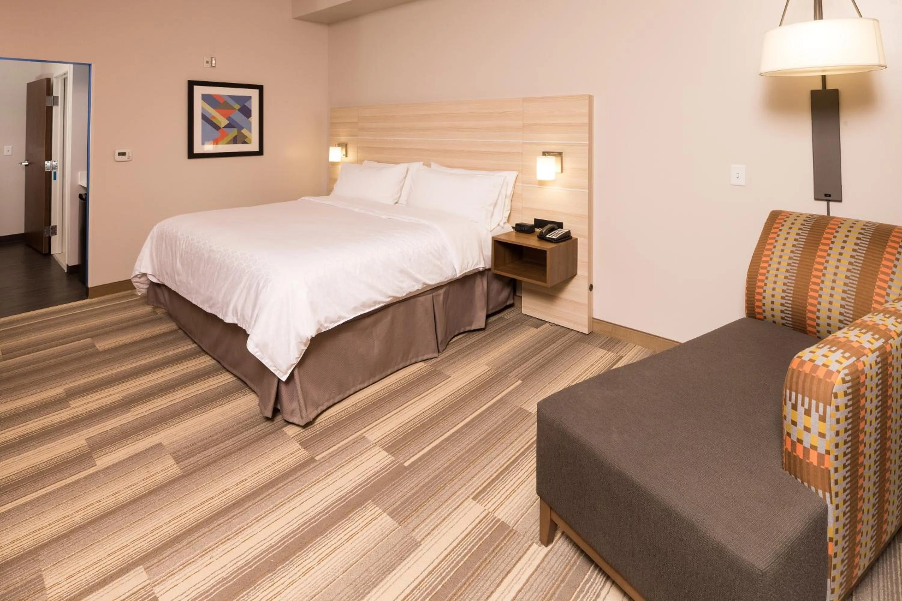 Photo of the whole room, Bed in Holiday Inn Express & Suites - Gaylord by IHG