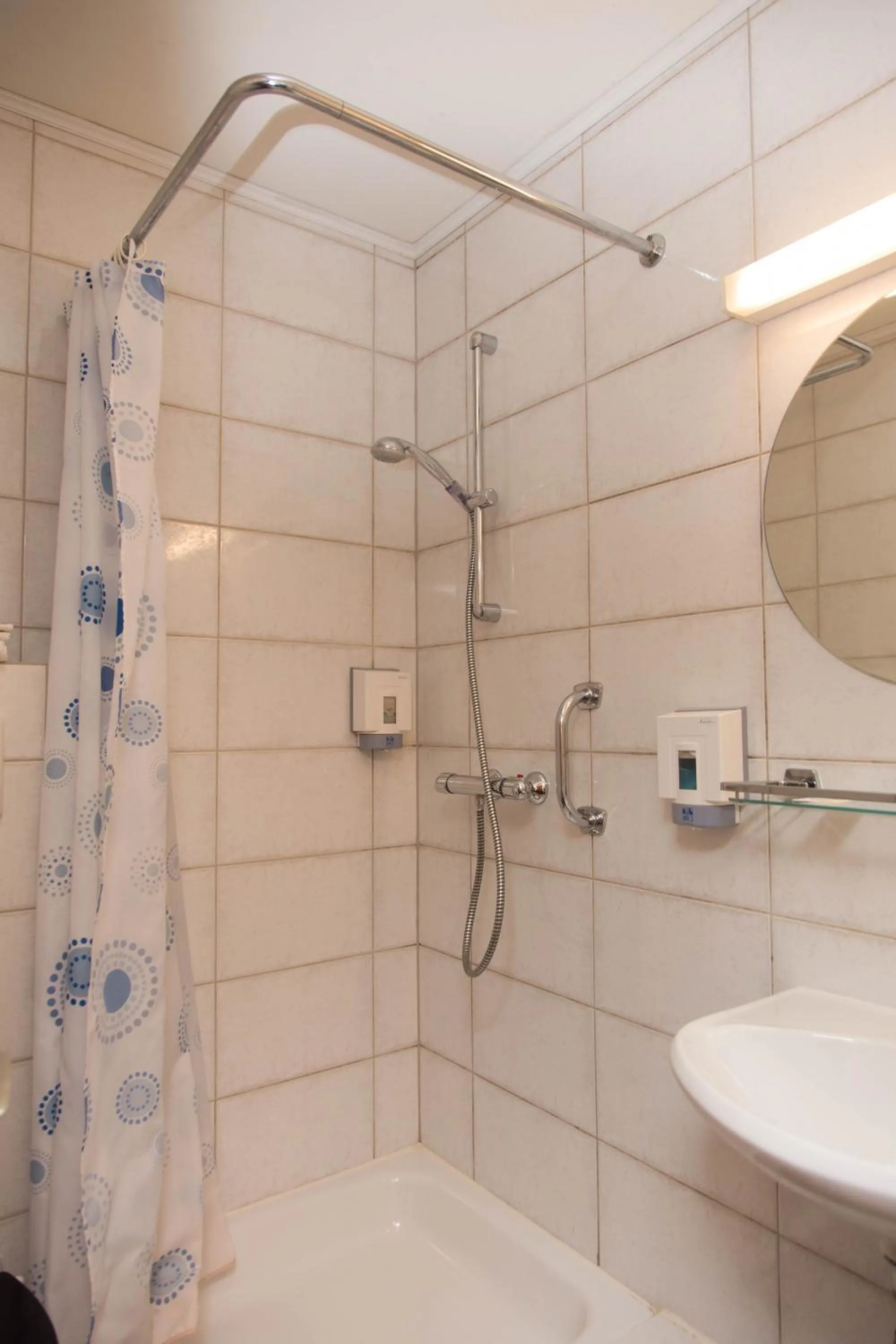 Shower in Hotel Bristol Internationaal