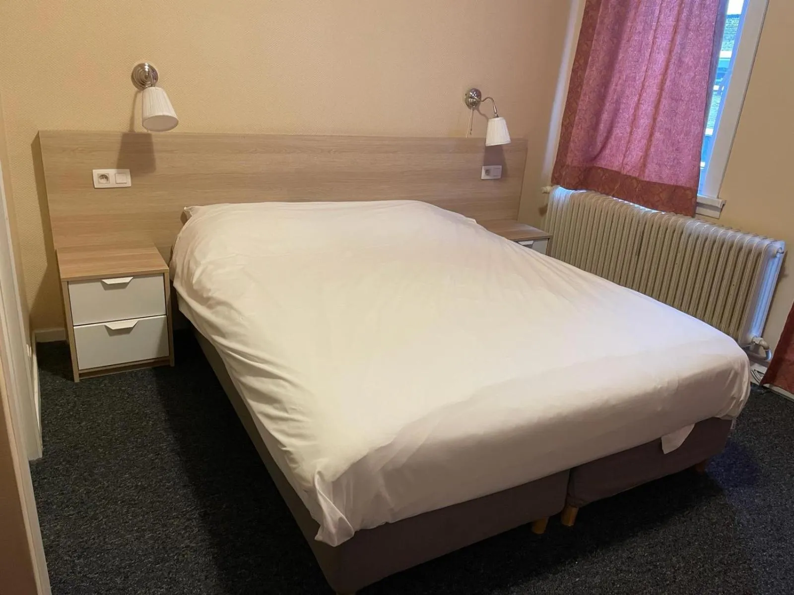 Bed in Hotel Bristol Internationaal