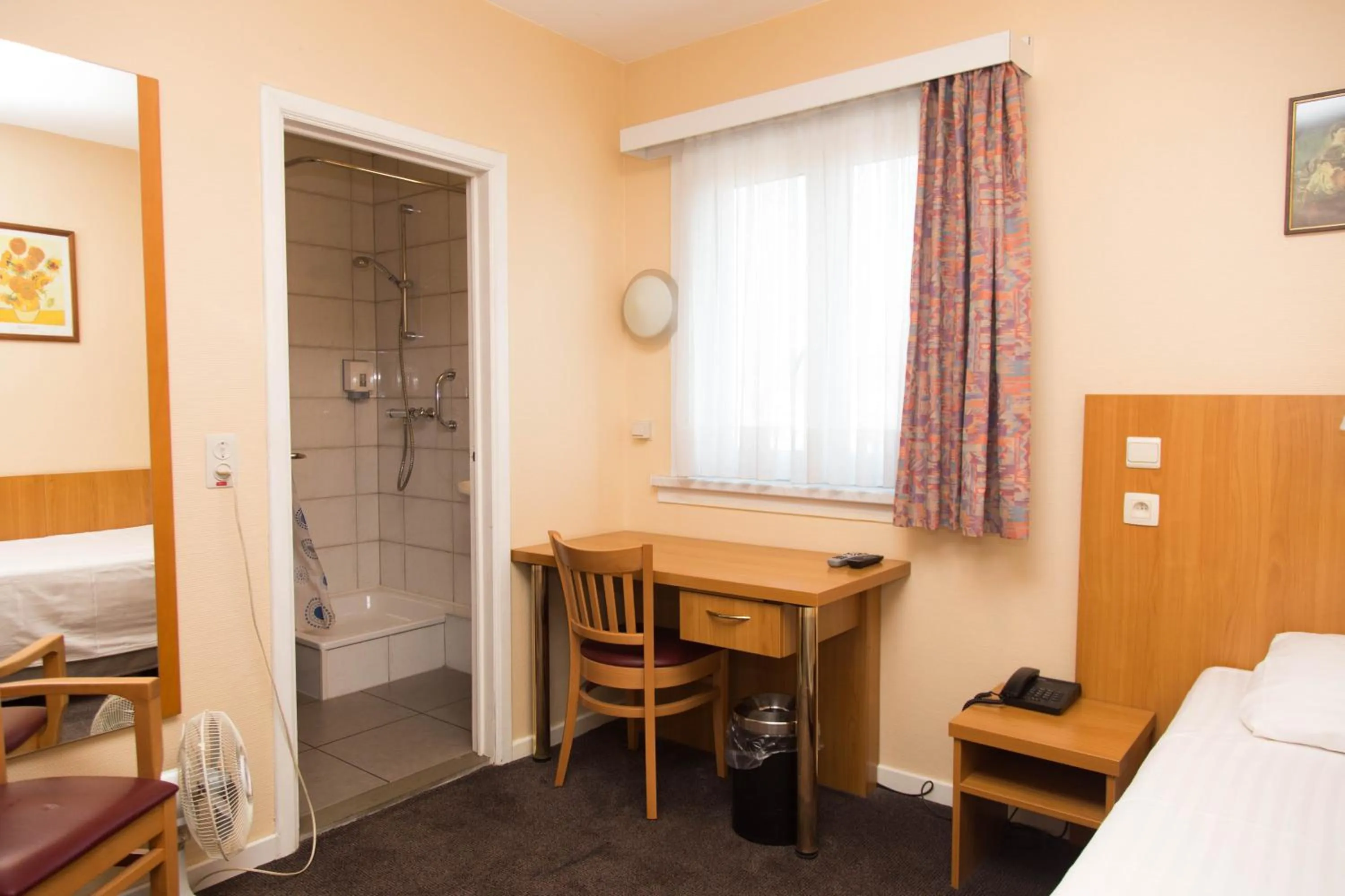 Bed in Hotel Bristol Internationaal