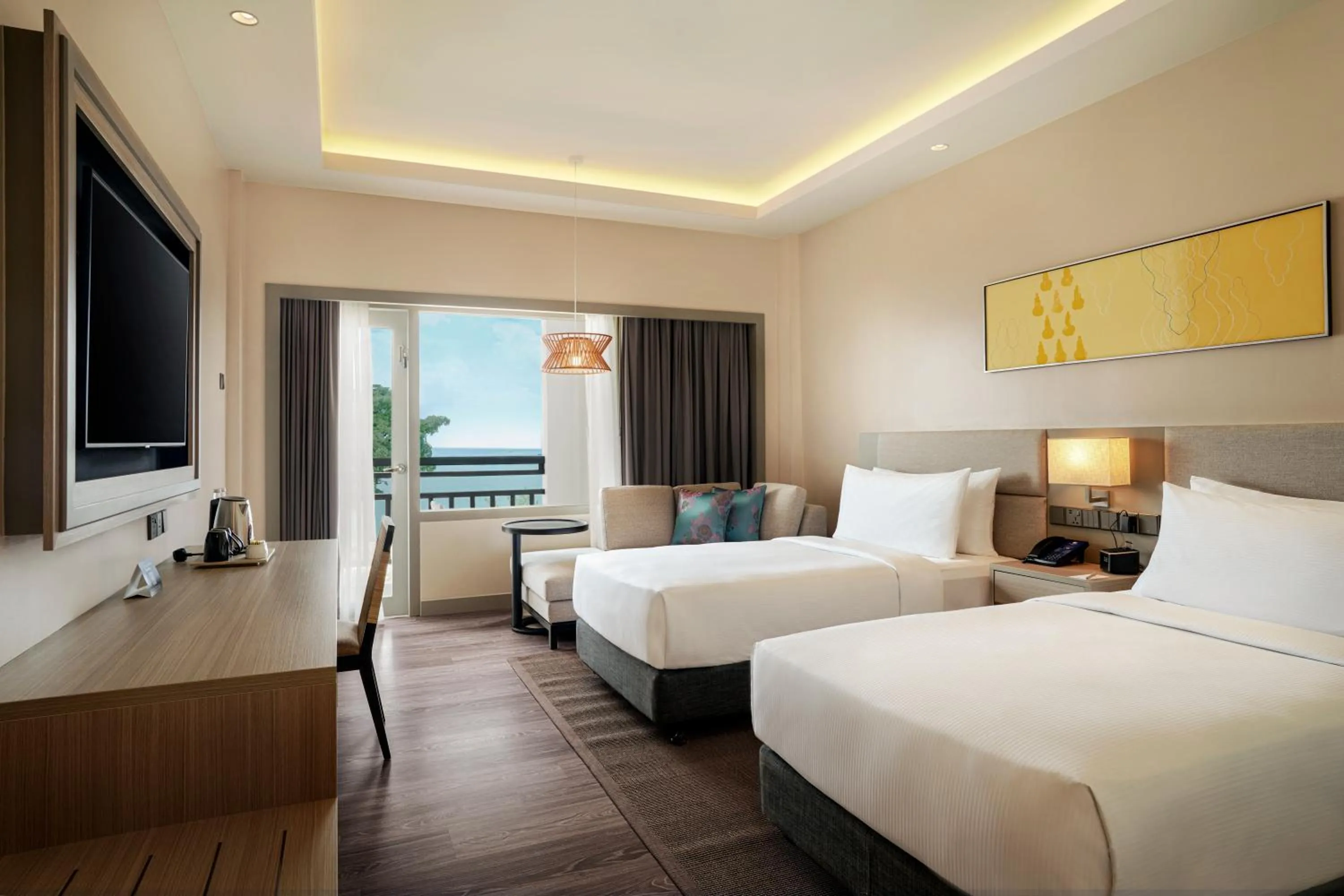 Bedroom, Bed in DoubleTree by Hilton Damai Laut