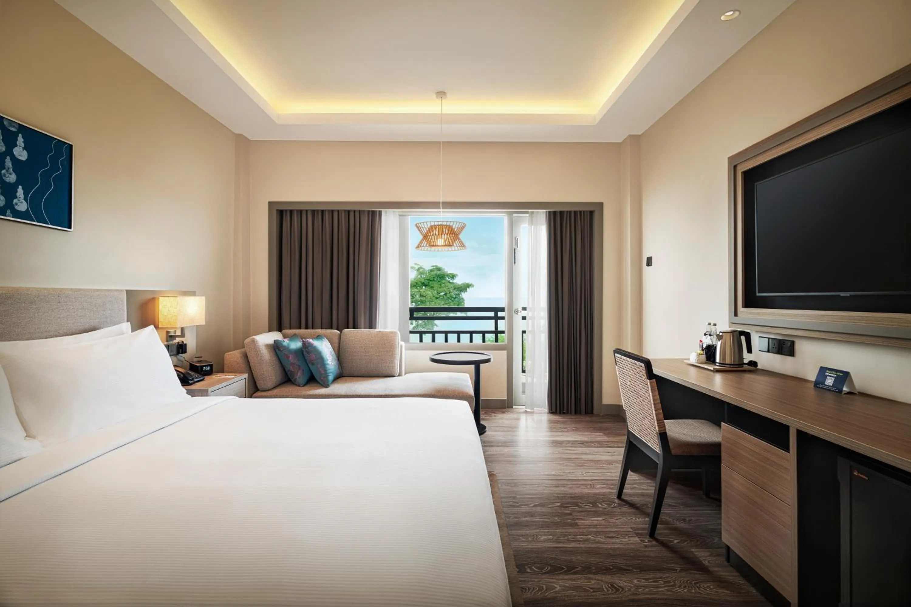 Bed in DoubleTree by Hilton Damai Laut