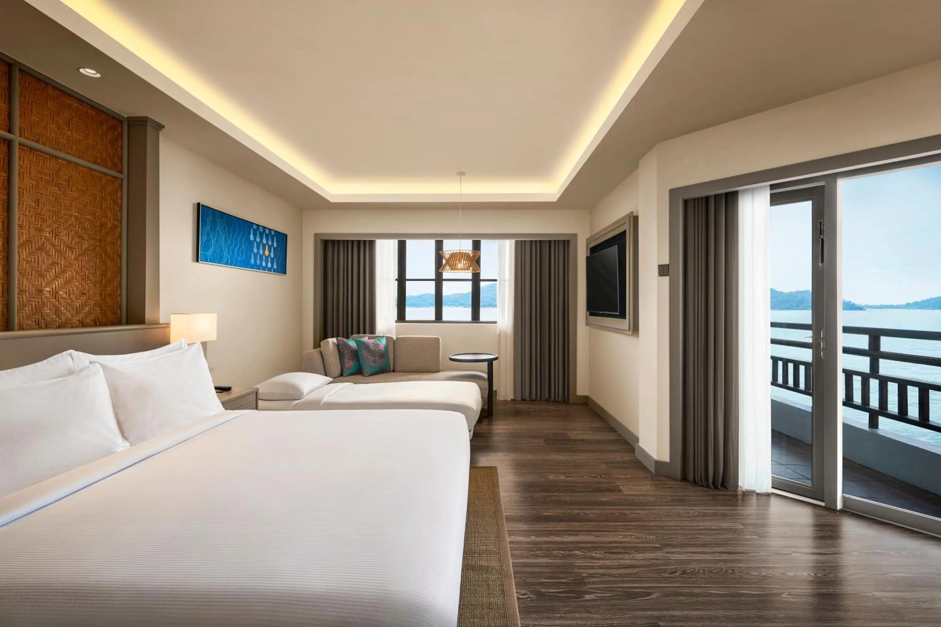 Bedroom, Bed in DoubleTree by Hilton Damai Laut