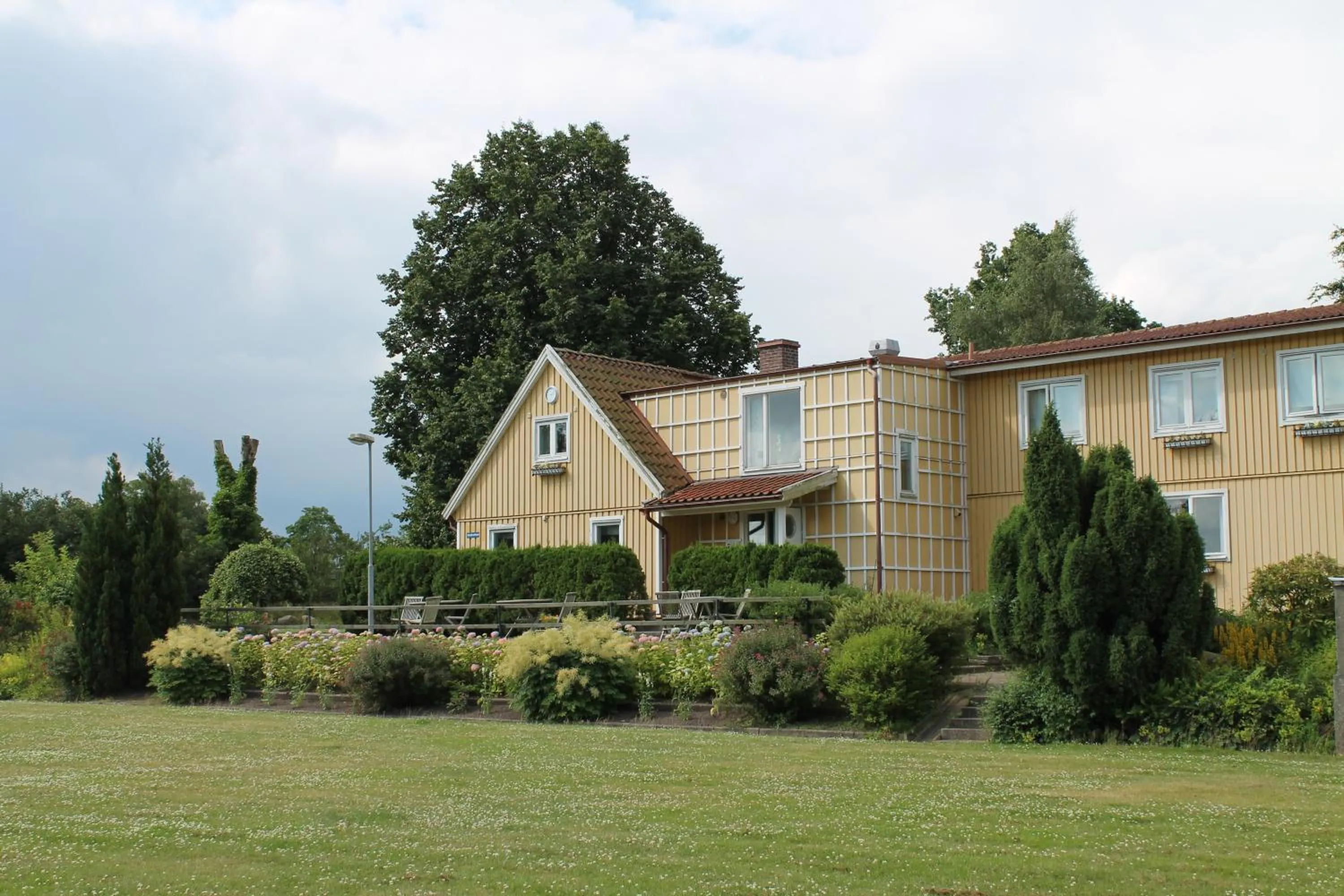Facade/entrance in Nyckelbo Vandrarhem