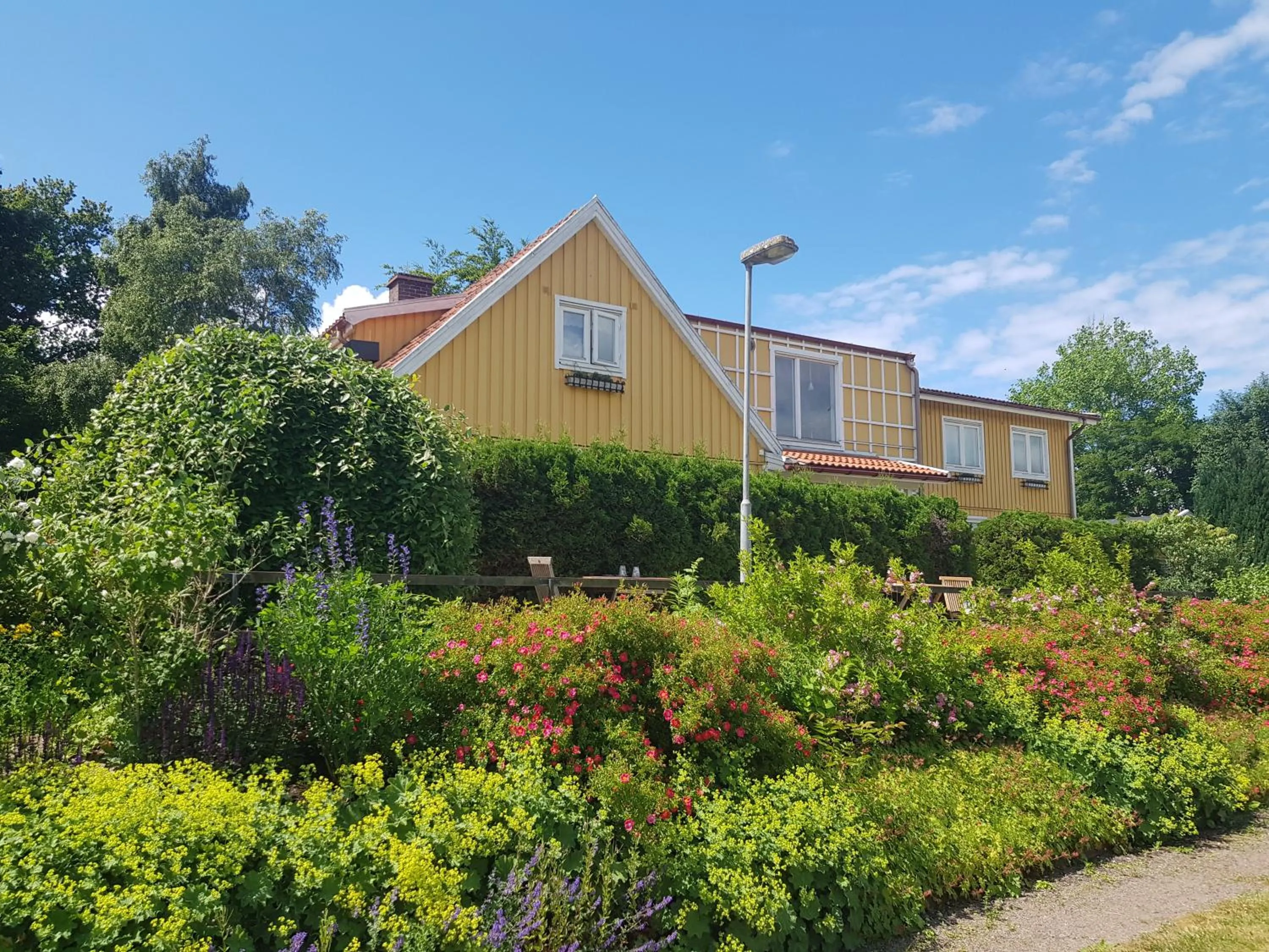 Facade/entrance in Nyckelbo Vandrarhem