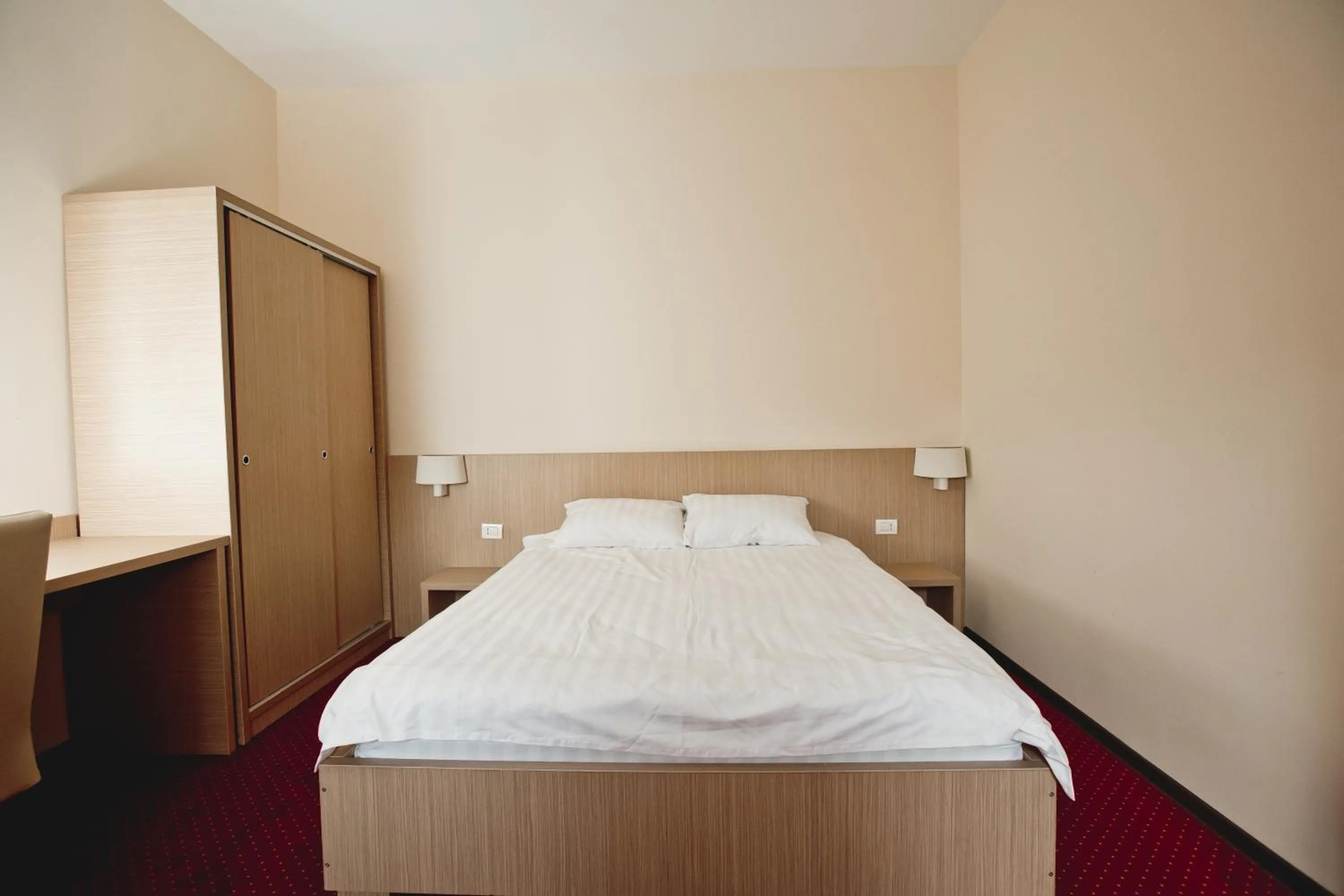 Standard King Room in Hotel Evergreen