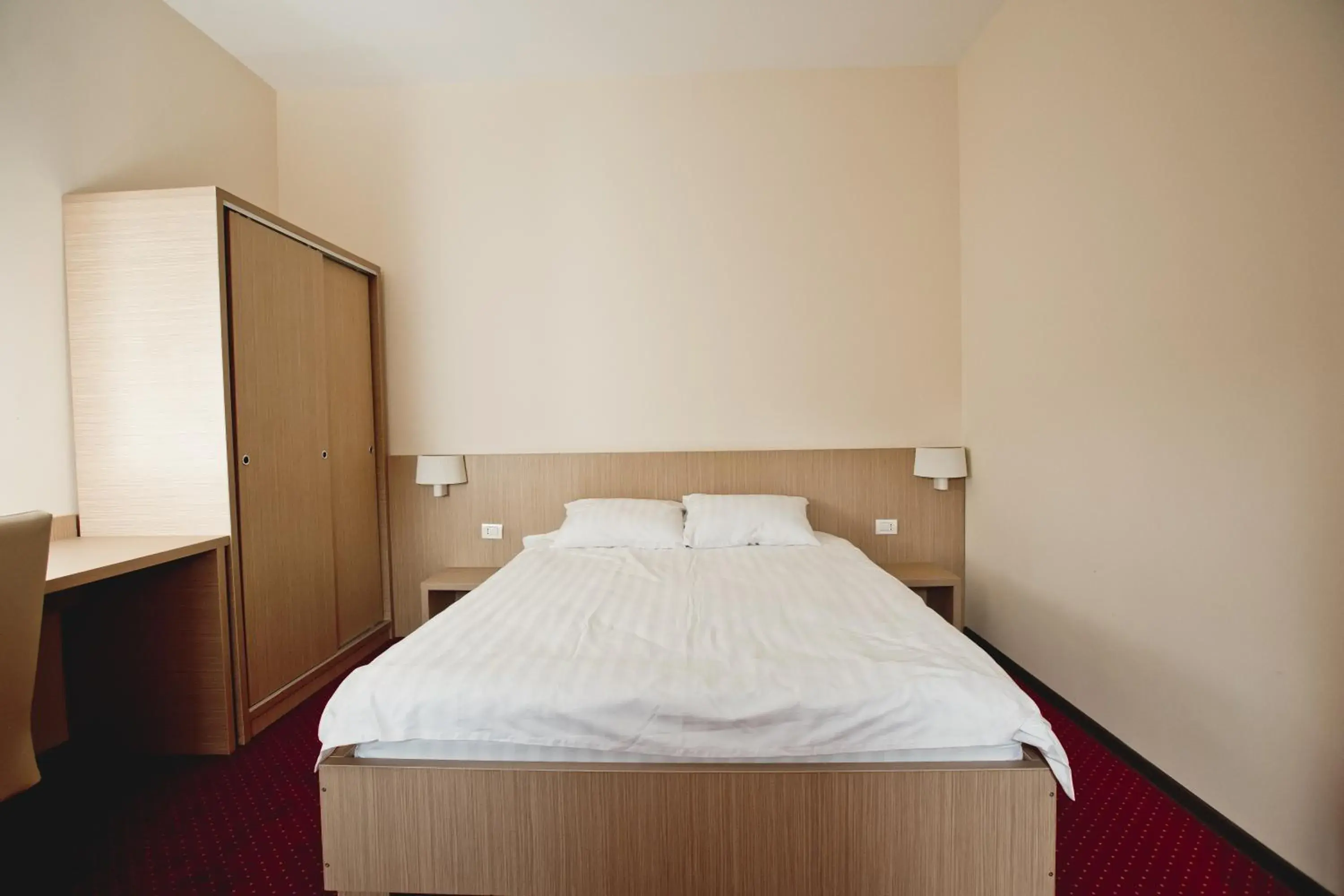 Standard King Room in Hotel Evergreen Standard King Room in Hotel Evergreen