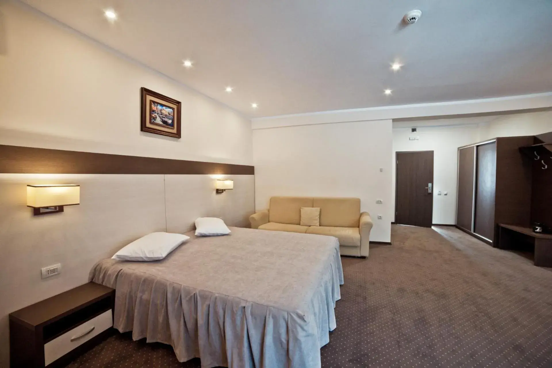 Superior Double Room in Hotel Evergreen Superior Double Room in Hotel Evergreen