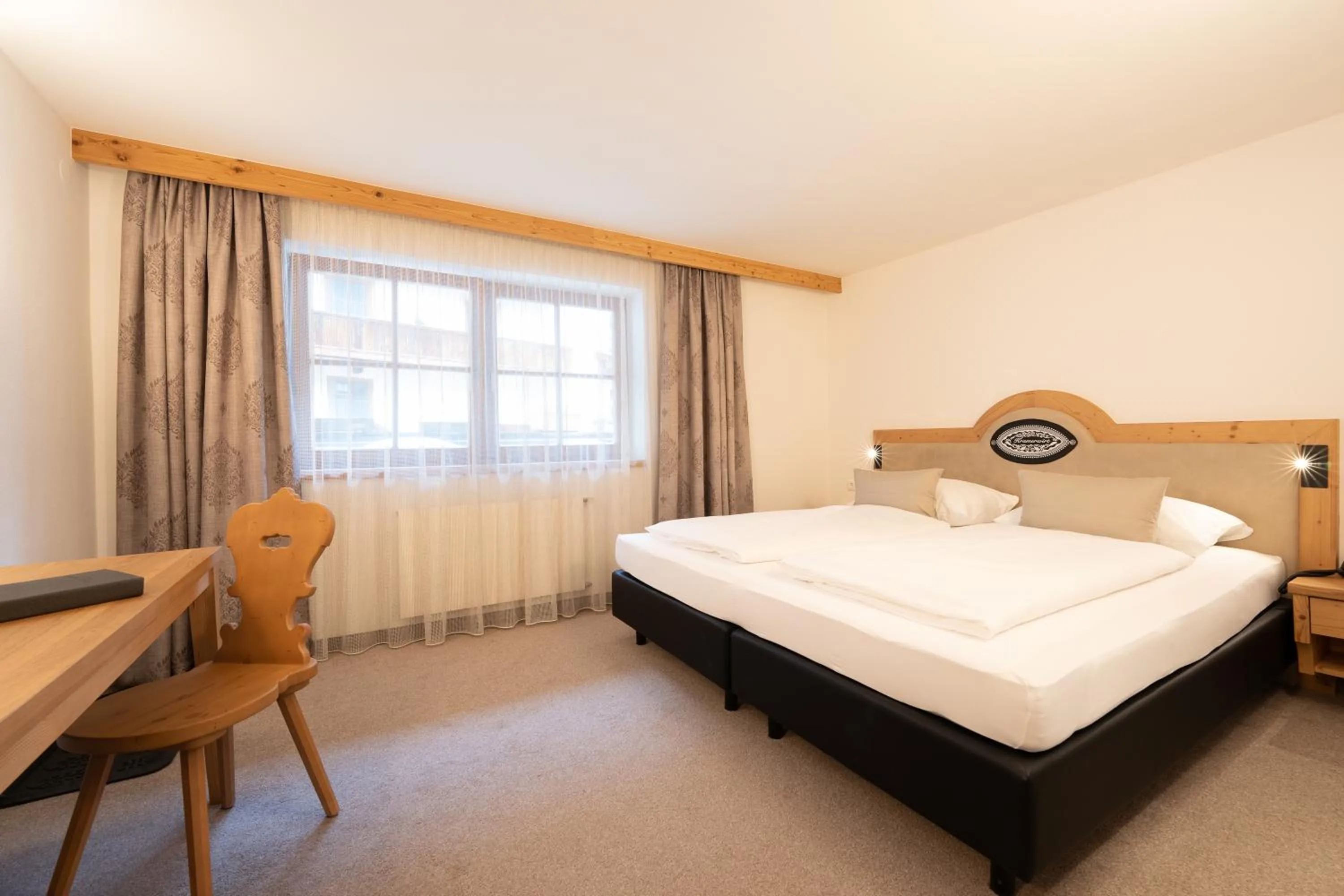 Bed in Alpenhotel Kramerwirt