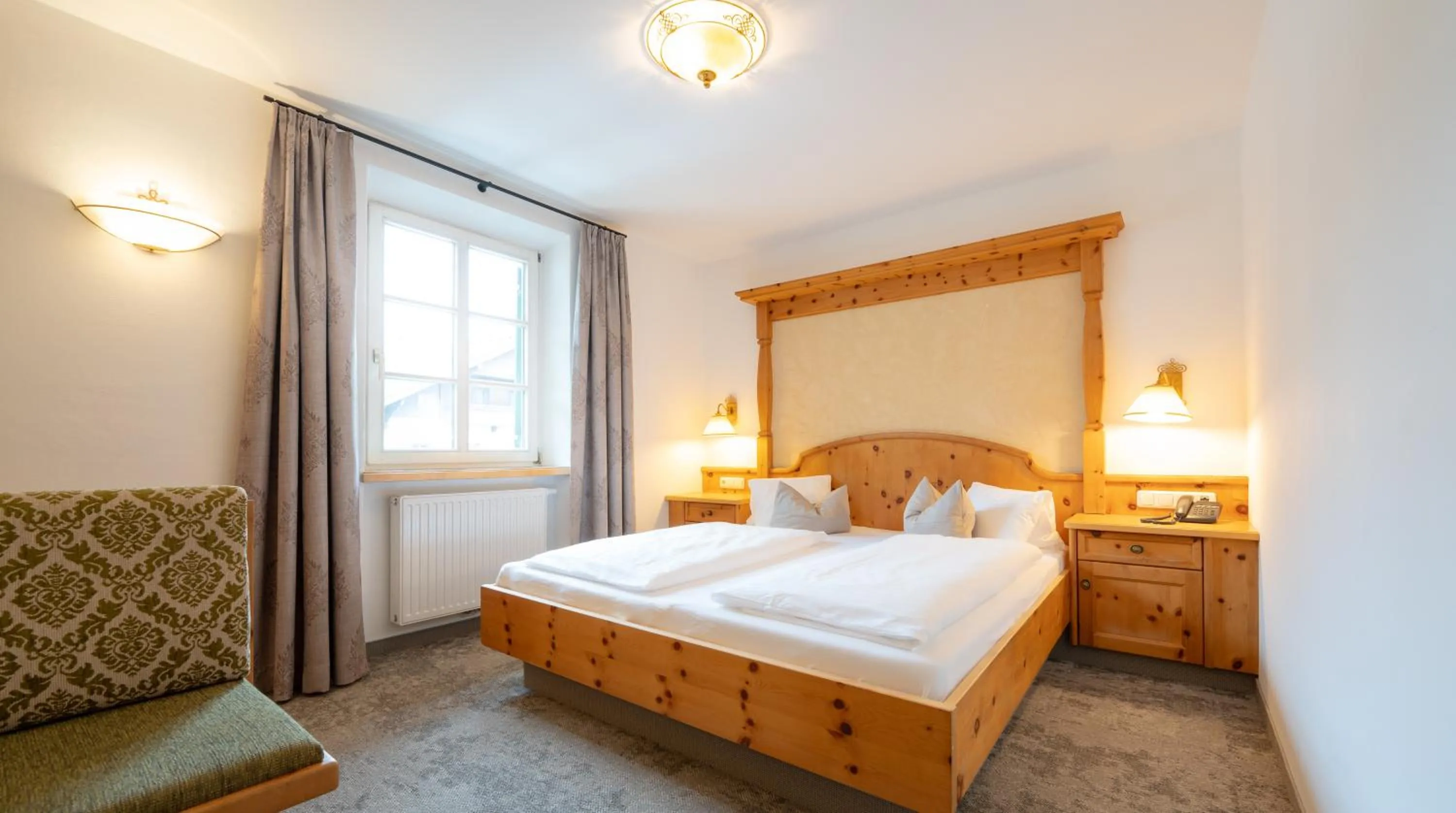 Bed in Alpenhotel Kramerwirt