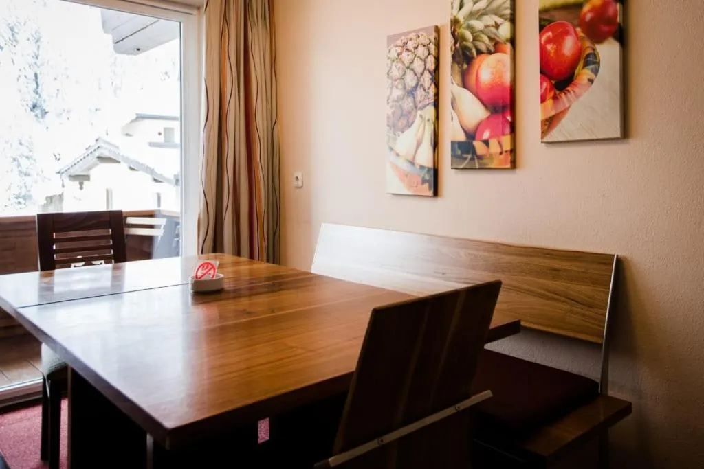 Dining area in Aparthotel Dorfplatzl Garni Apartments & B&B