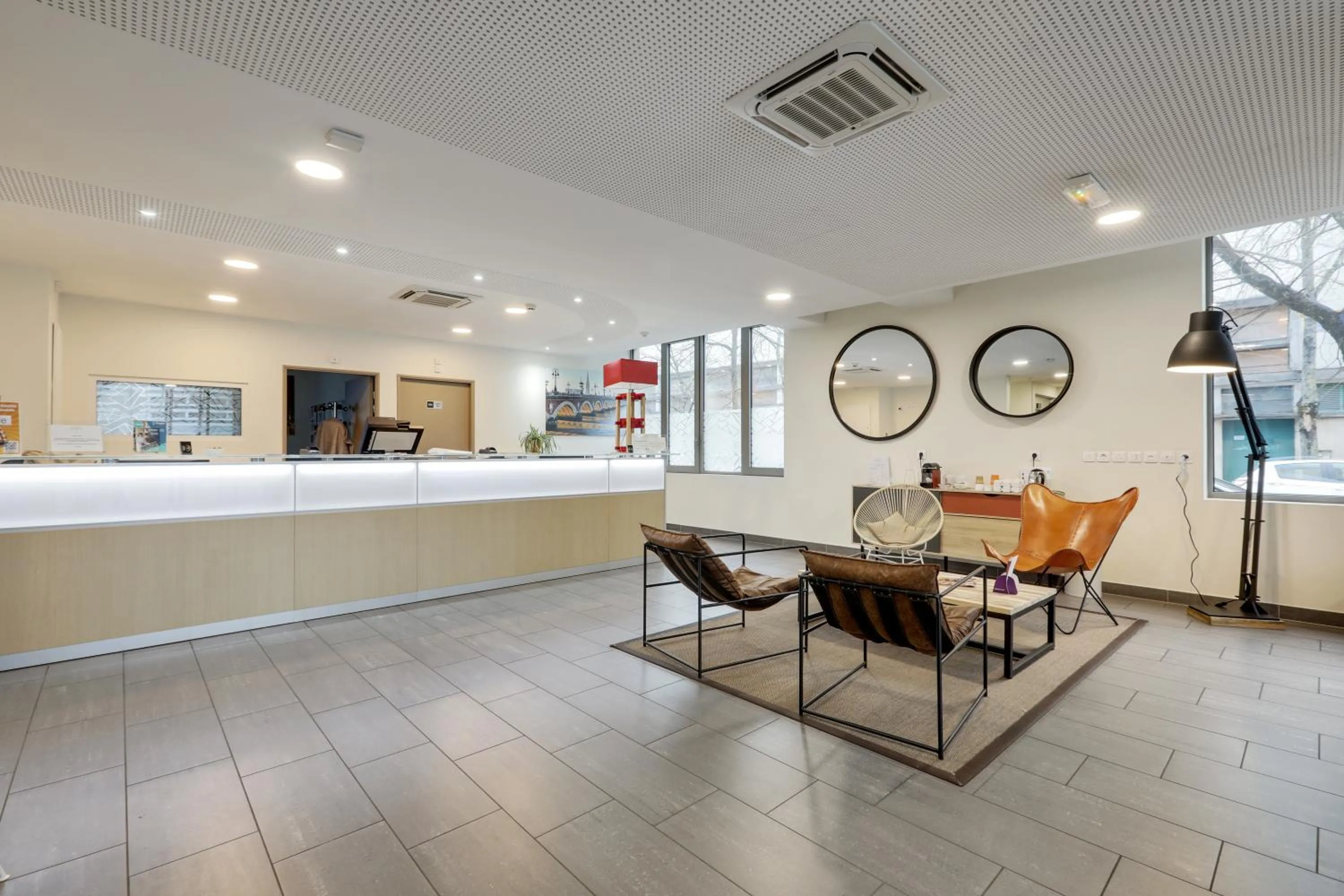 Lobby or reception in All Suites Appart Hôtel - Bordeaux Centre Gare