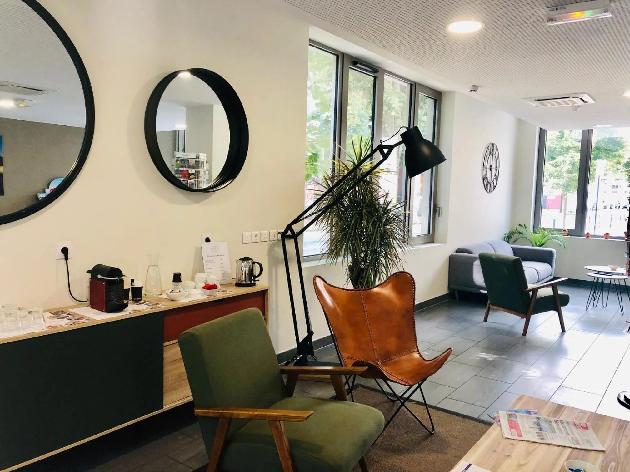 Lobby or reception in All Suites Appart Hôtel - Bordeaux Centre Gare