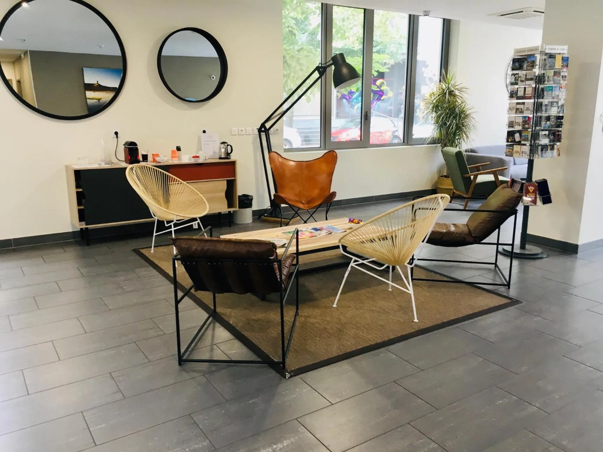 Lobby or reception in All Suites Appart Hôtel - Bordeaux Centre Gare