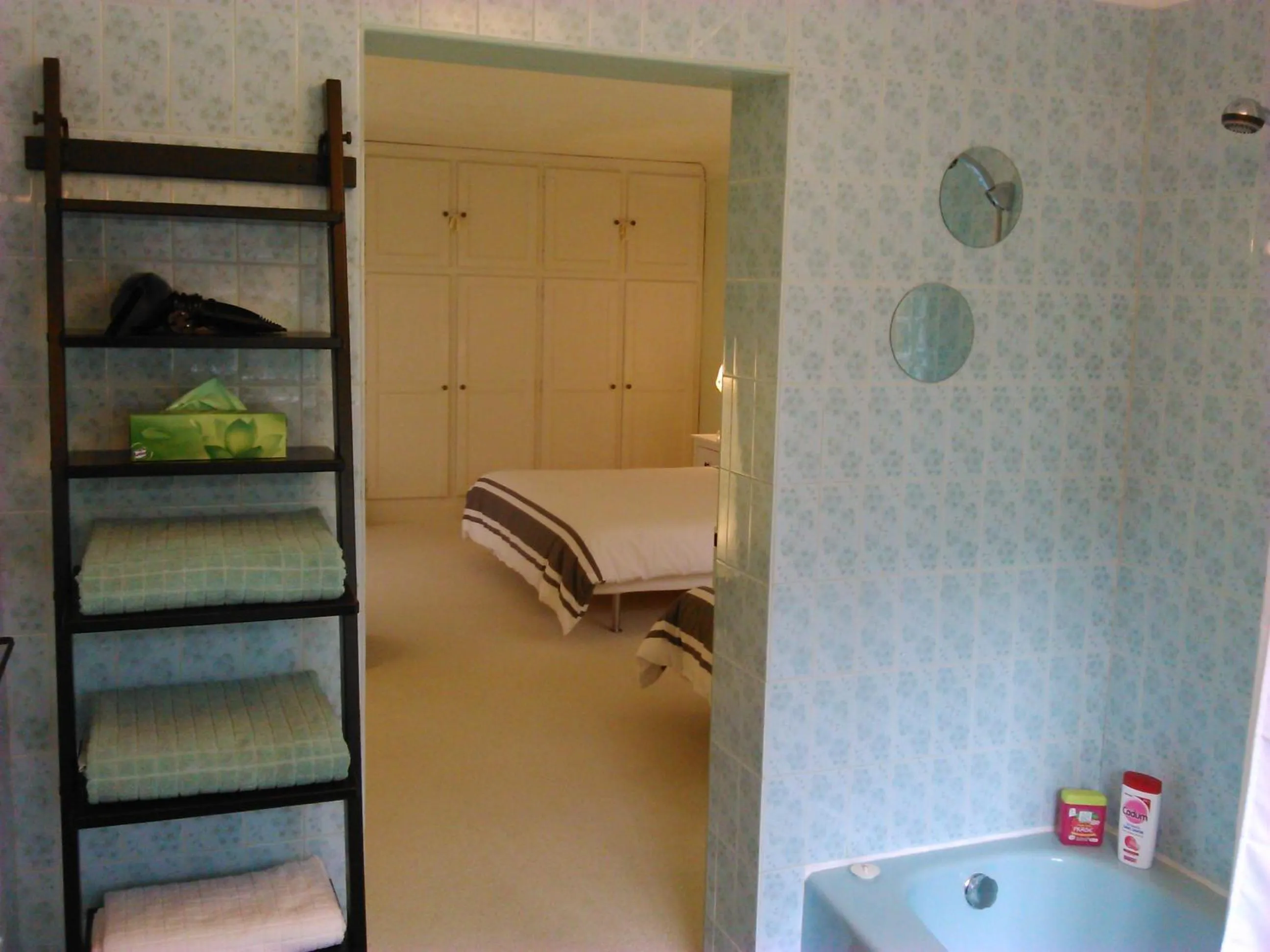 Bathroom, Bed in Maison d'hôtes Les Beaux Chenes