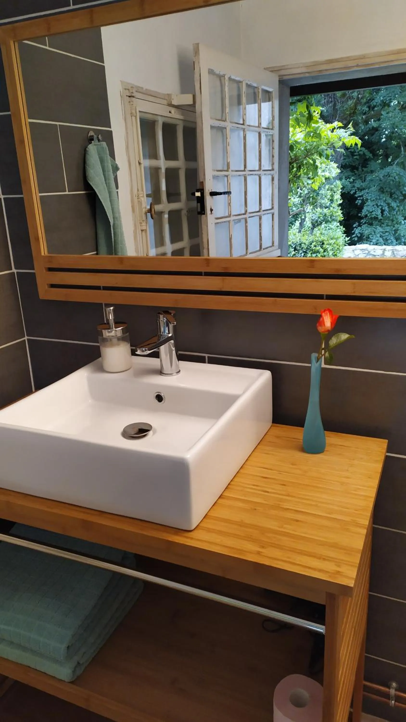 Shower in Maison d'hôtes Les Beaux Chenes