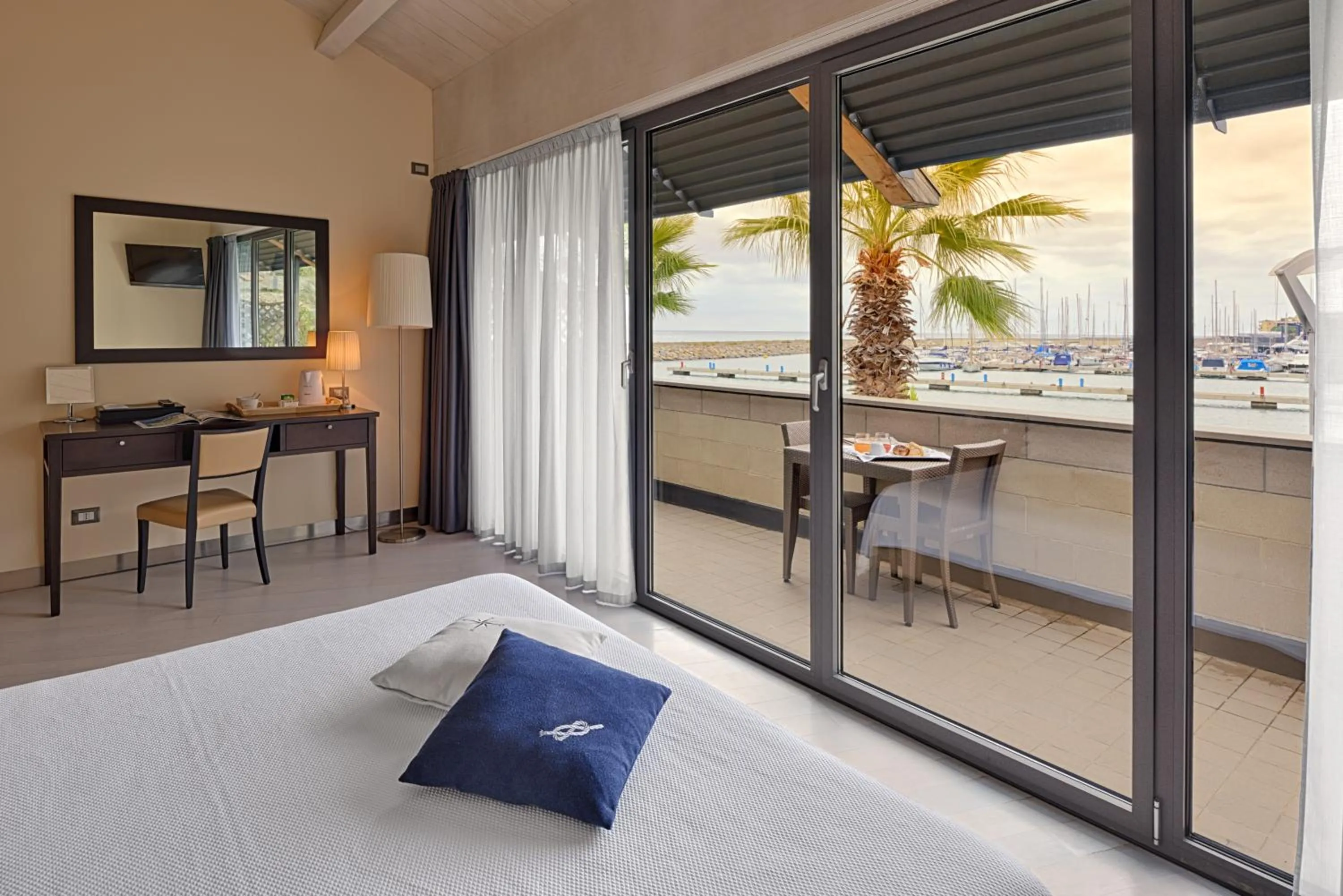 Balcony/Terrace, Bed in Hotel Riviera dei Fiori