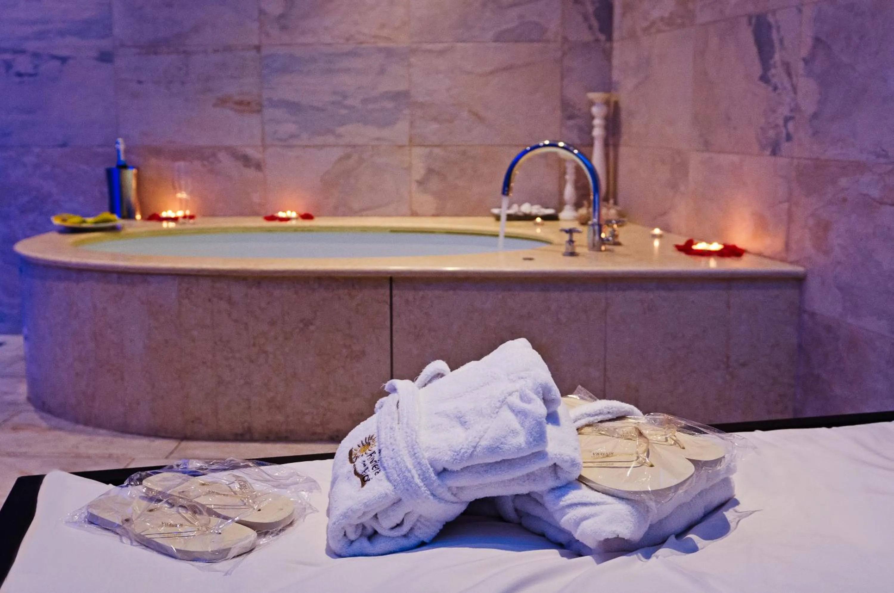 Hot Tub in Hotel Riviera dei Fiori