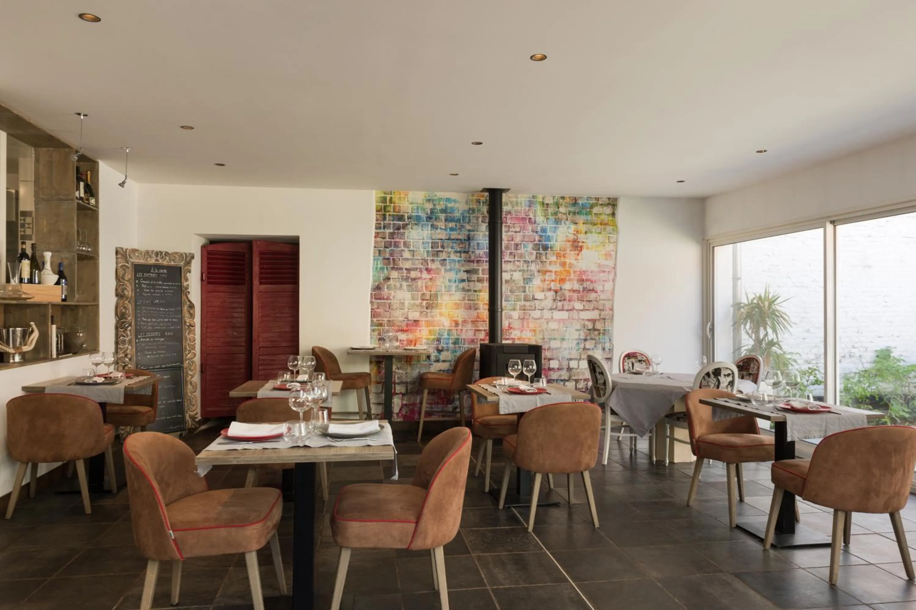 Restaurant/places to eat in La Ferme Blanche, The Originals Relais