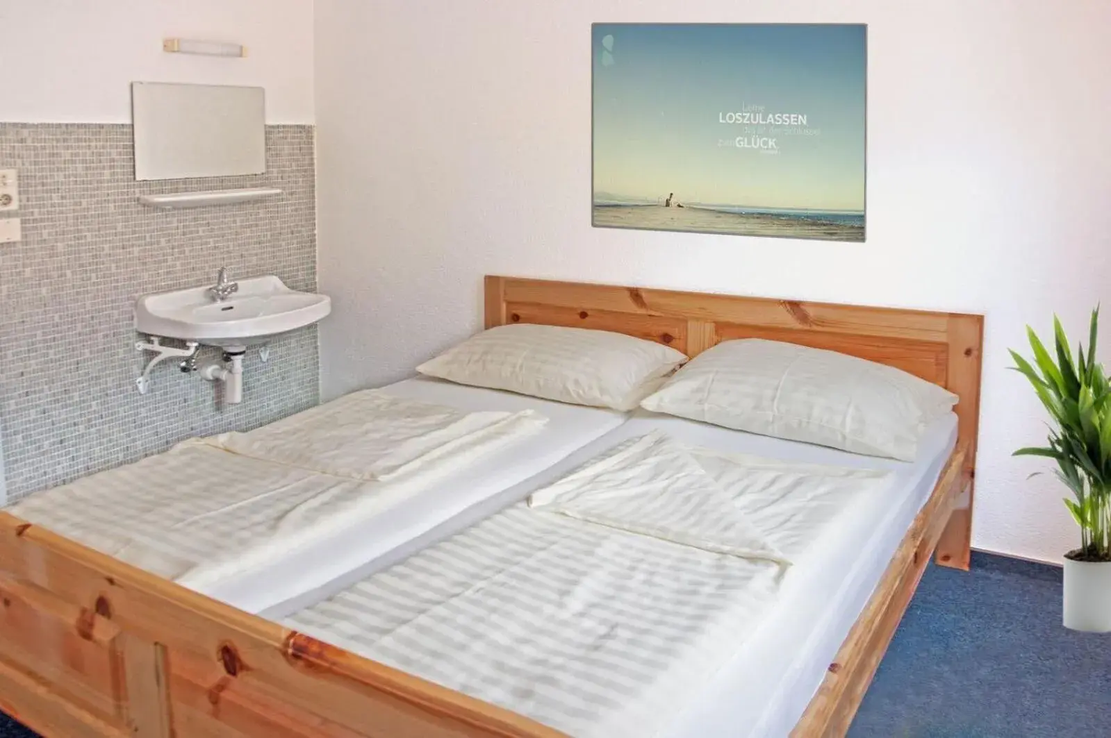 Double Room with Shared Toilet - single occupancy in Gasthaus Pension Goldeck Double Room with Shared Toilet - single occupancy in Gasthaus Pension Goldeck