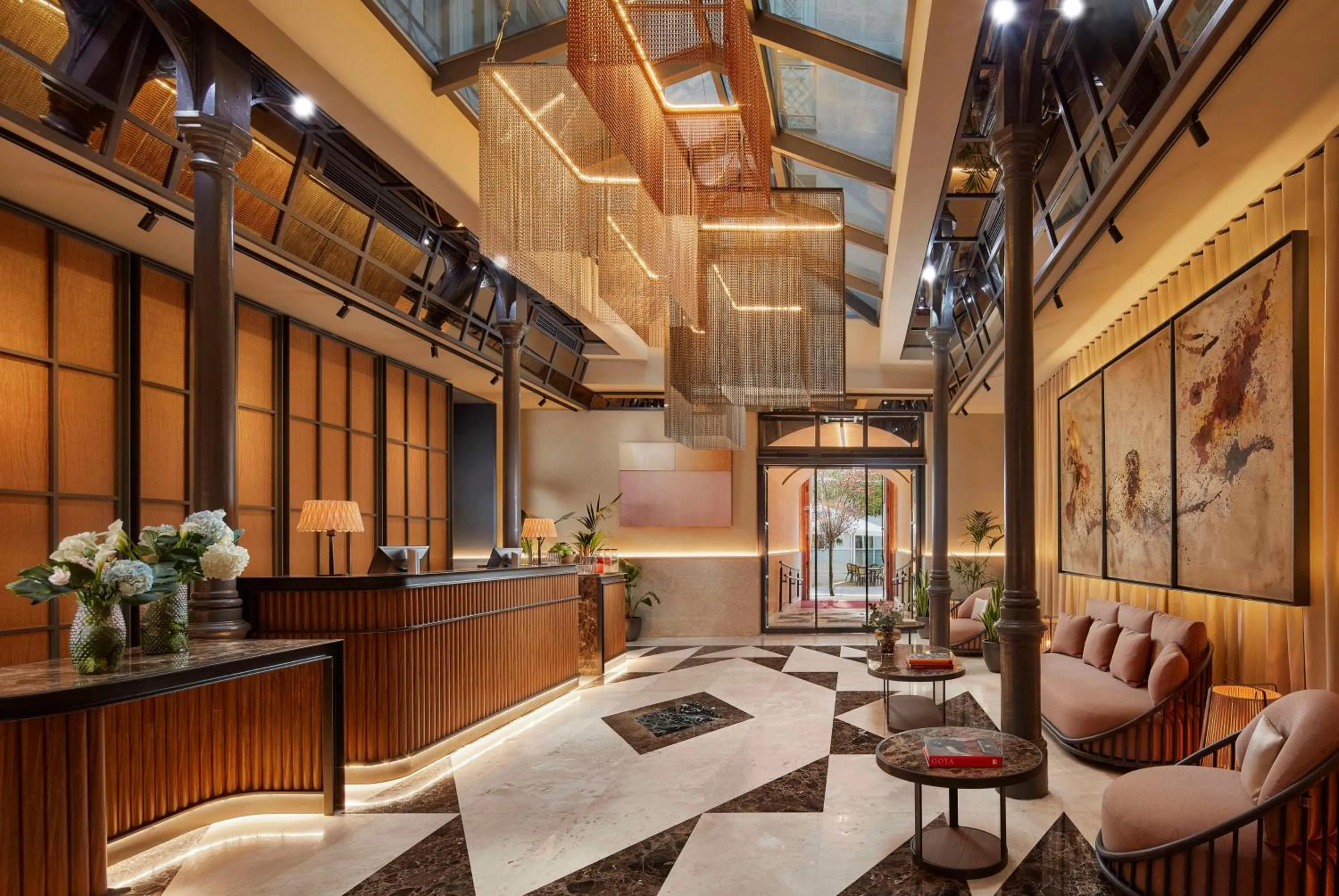 Lobby or reception in NH Collection Madrid Palacio de Tepa