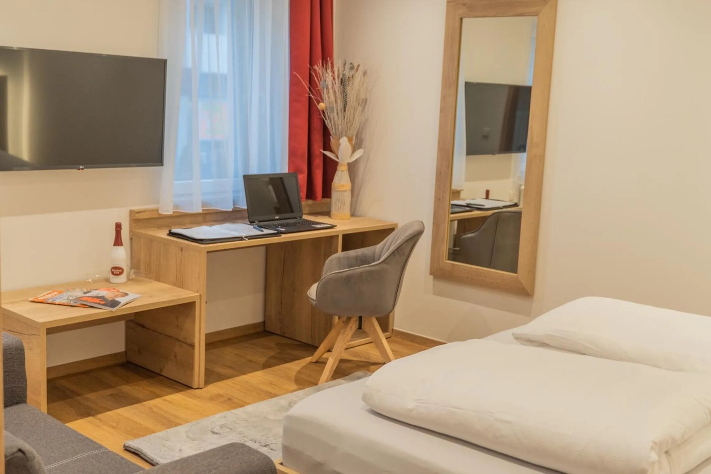 Seating area, Bed in M-A-S-Hotel