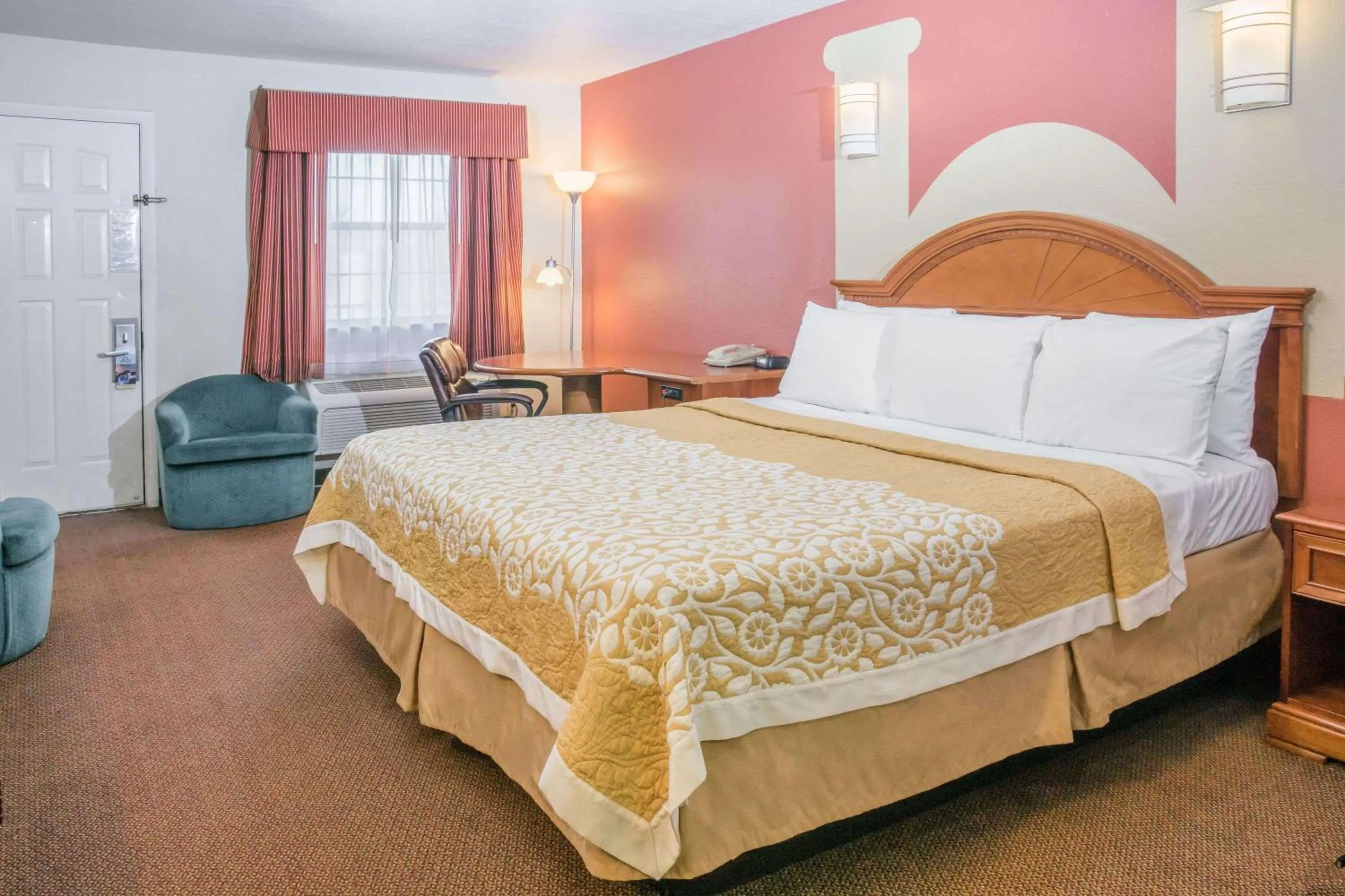 Photo of the whole room, Bed in Days Inn by Wyndham Bastrop